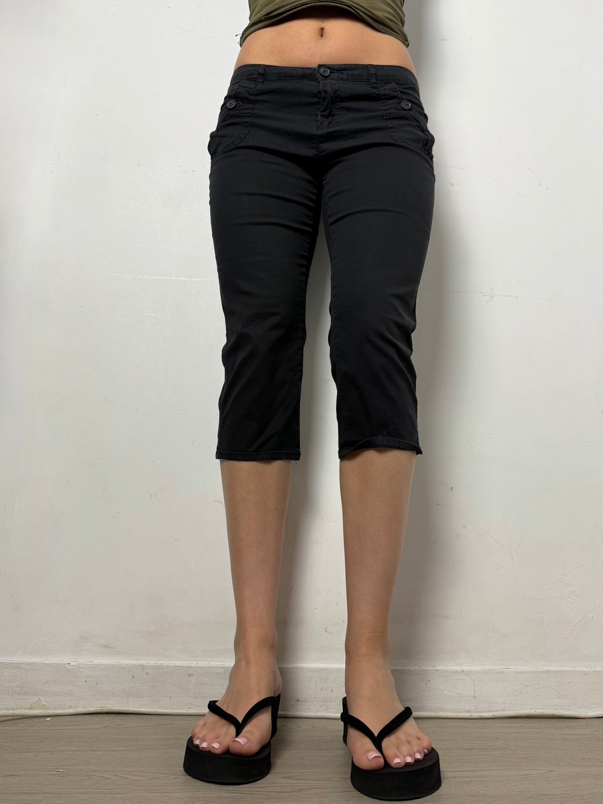 Black low rise cotton capri pants (S)
