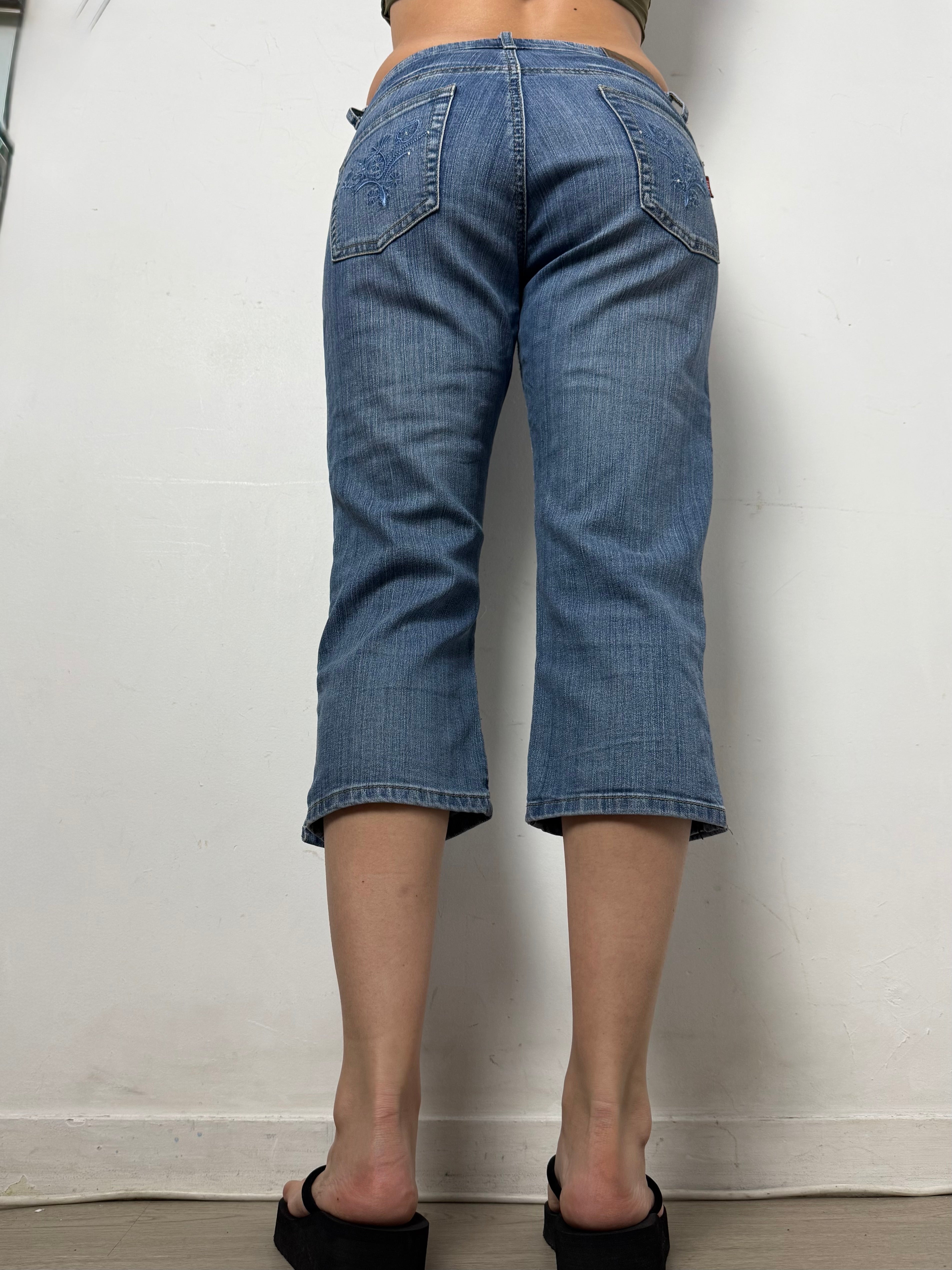 Blue denim low rise capri pants (S)