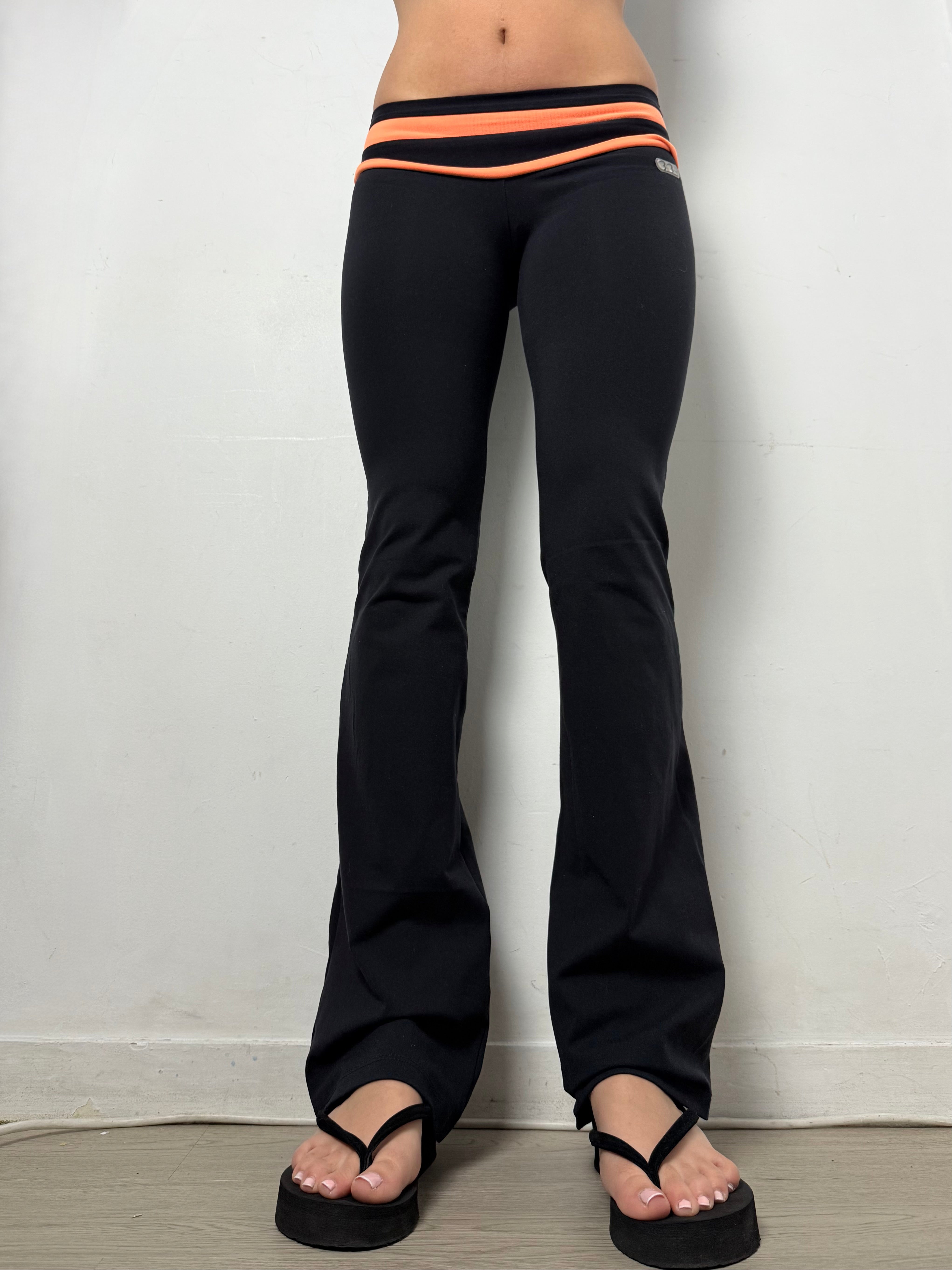 Black ultra low rise activewear pants (XS)