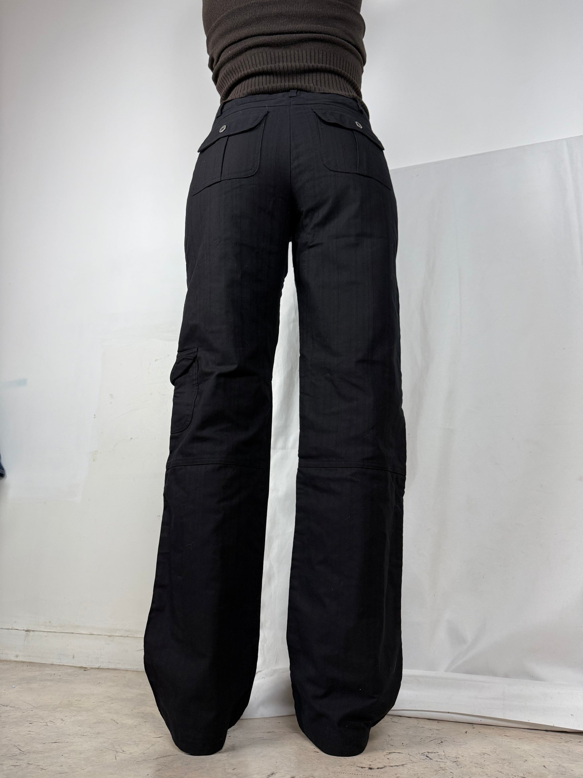 Black mid rise baggy cargo pants (S)