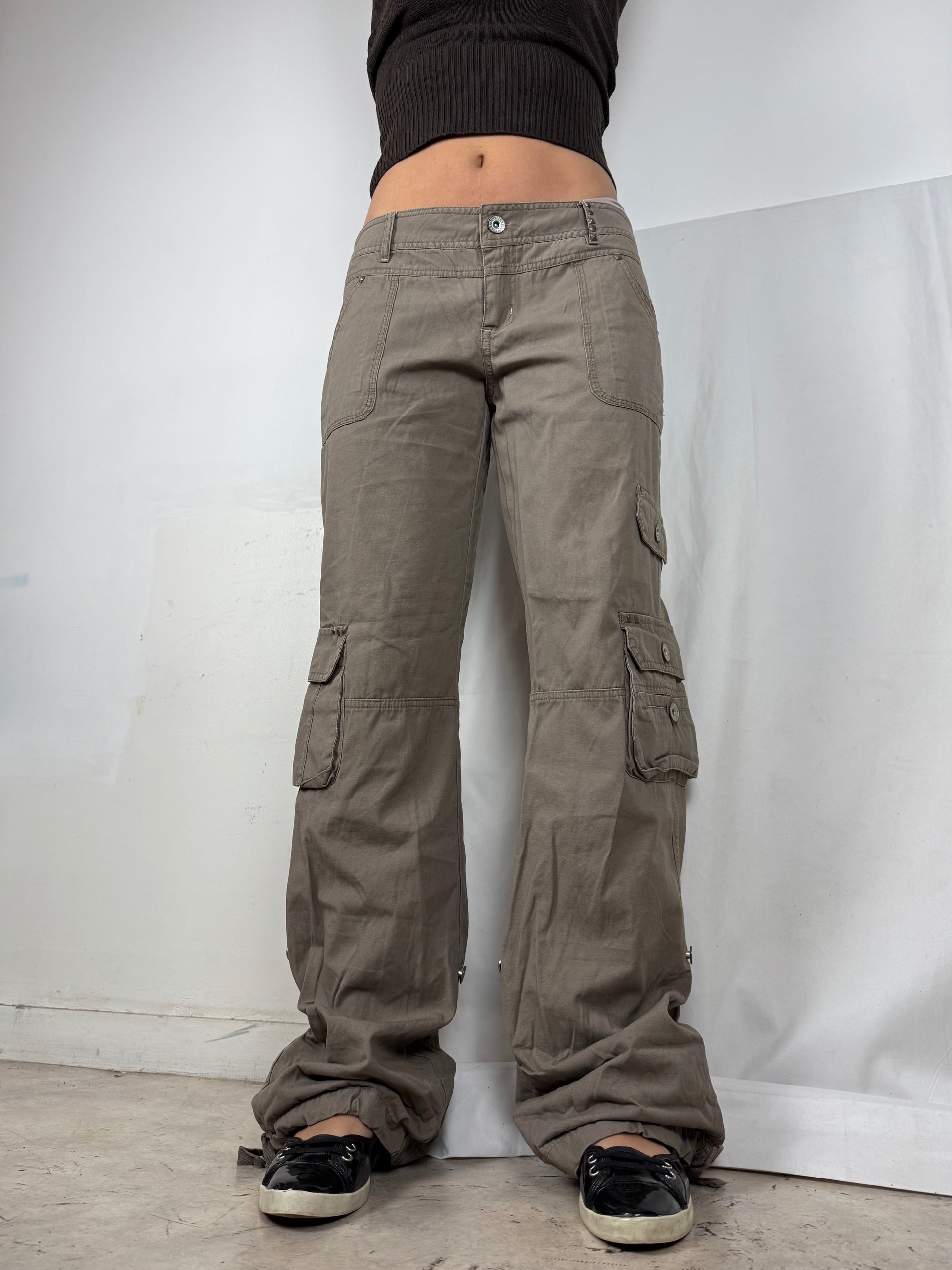 Khaki cotton  low rise cargo baggy pants (XL)