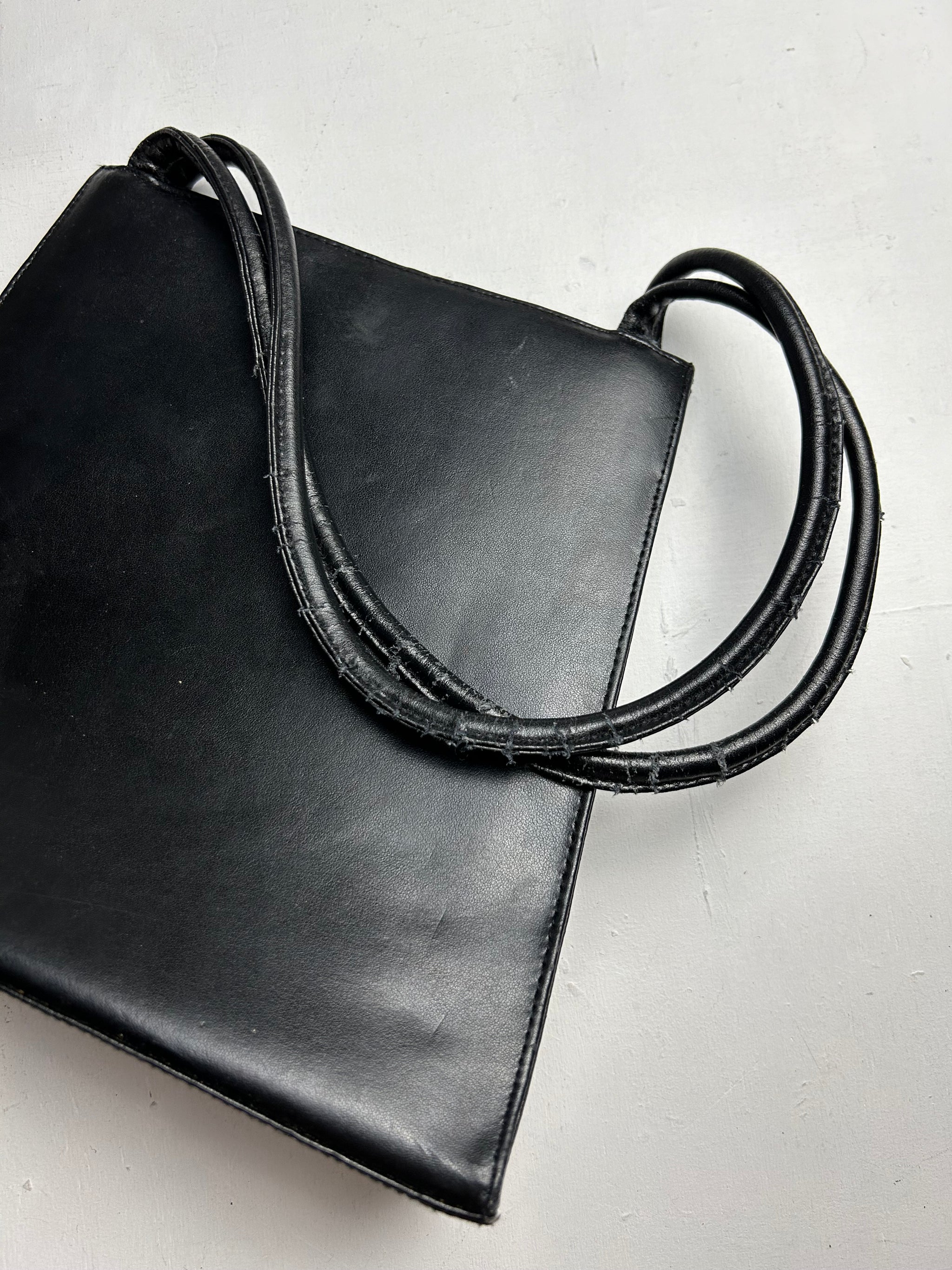 Black real leather shoulder bag (23x24cm)