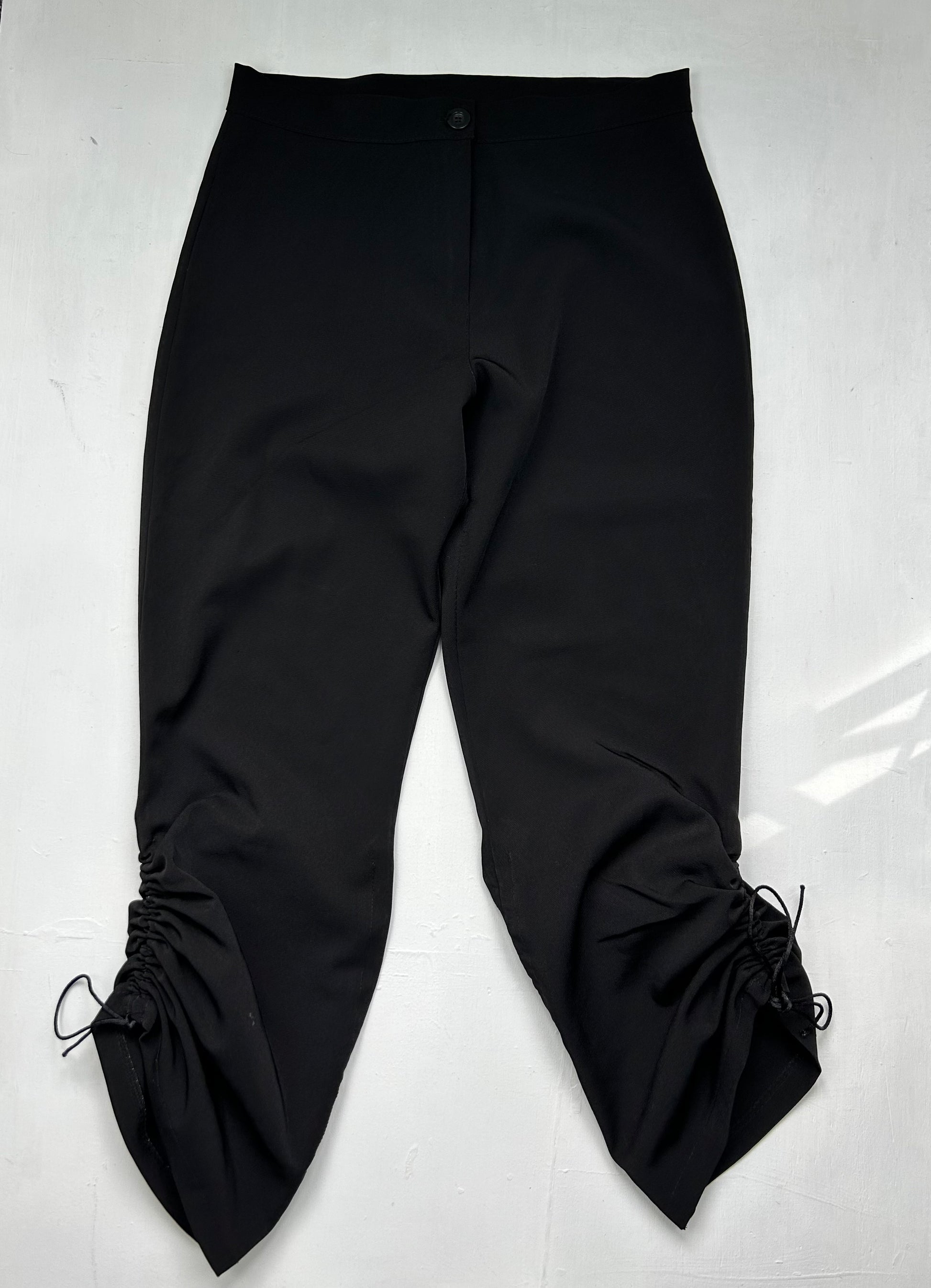 Black low rise capri ruched pants (S/M)