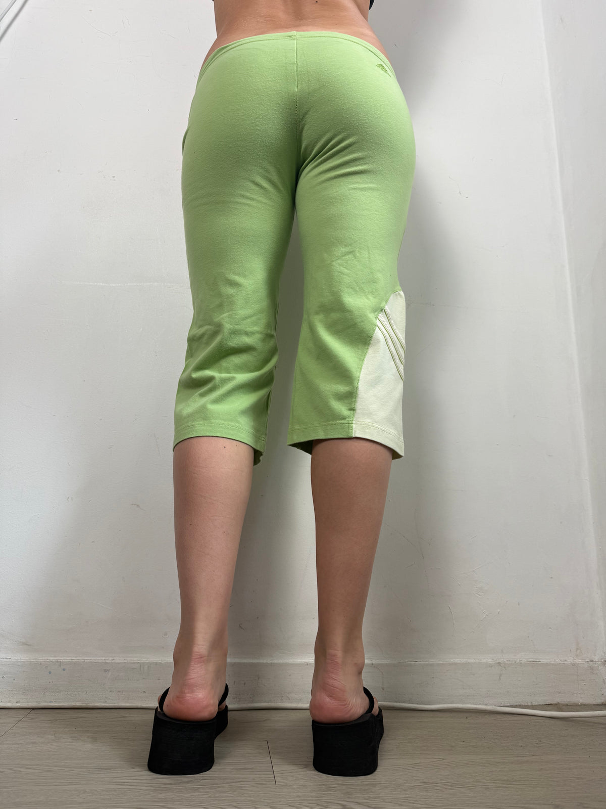 Green low rise activewear capri pants (S)