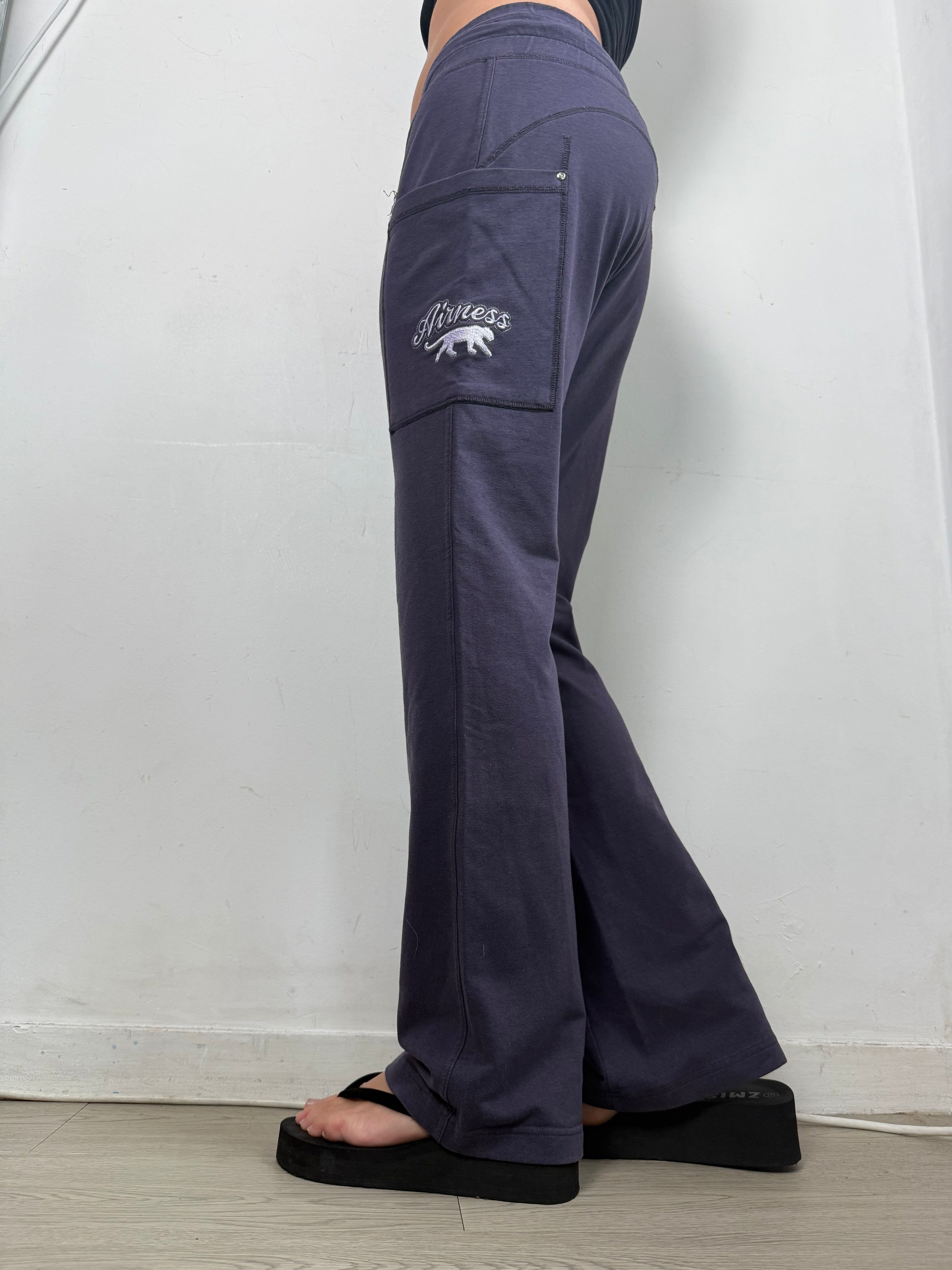 Purple baggy activewear pants (M)