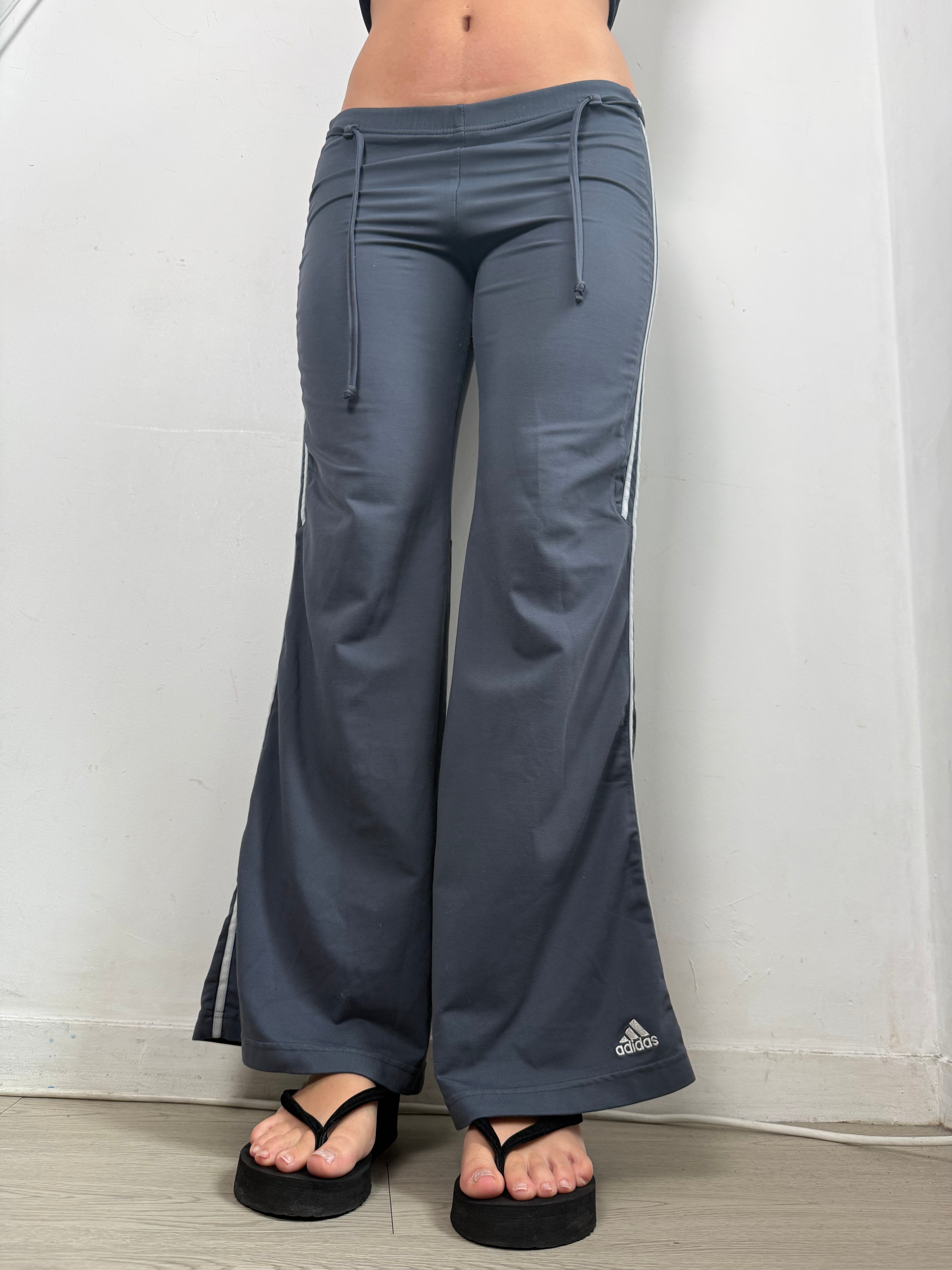 Grey low rise activewear pants (L)