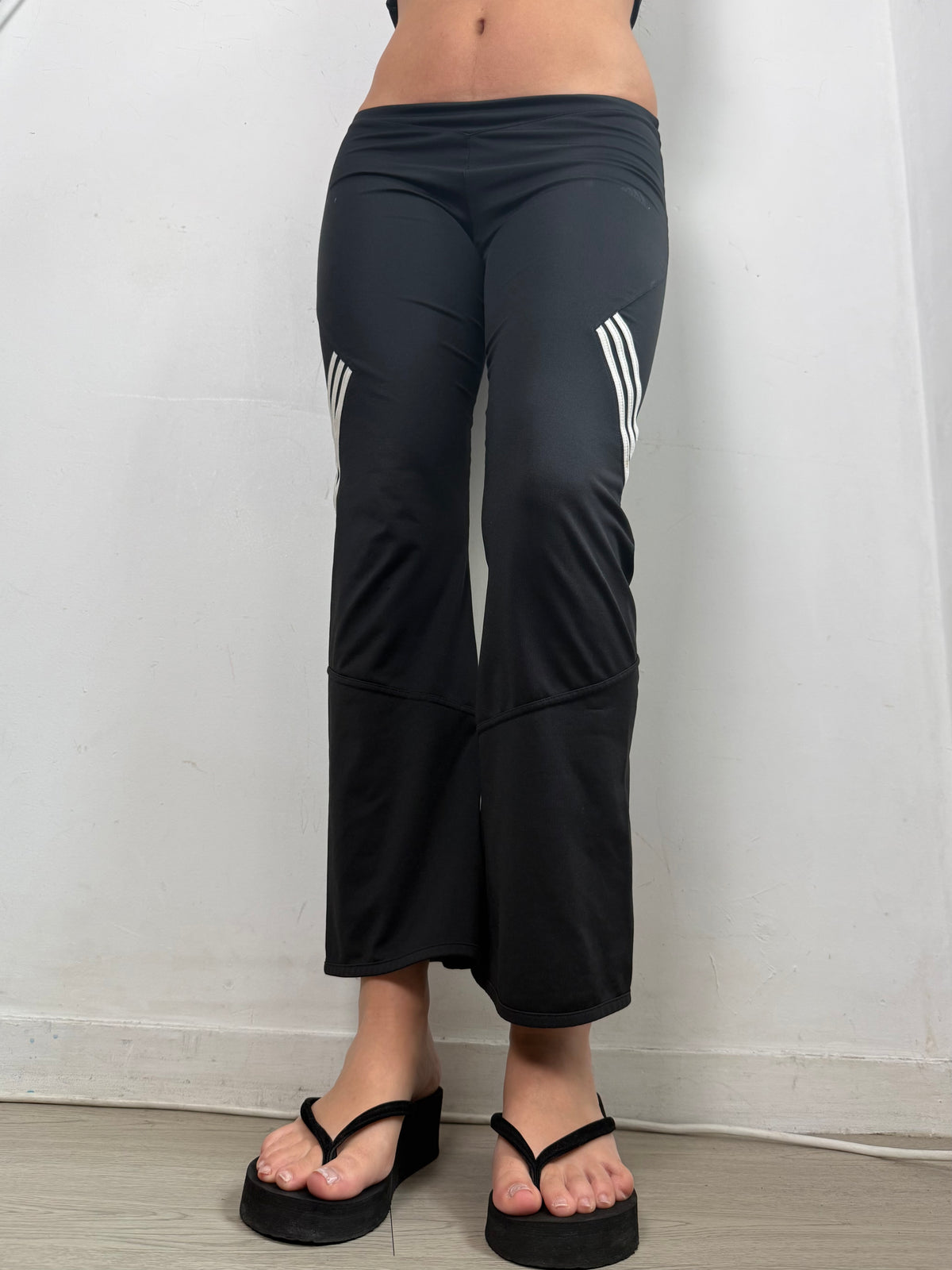 Black low rise activewear pants (XS)