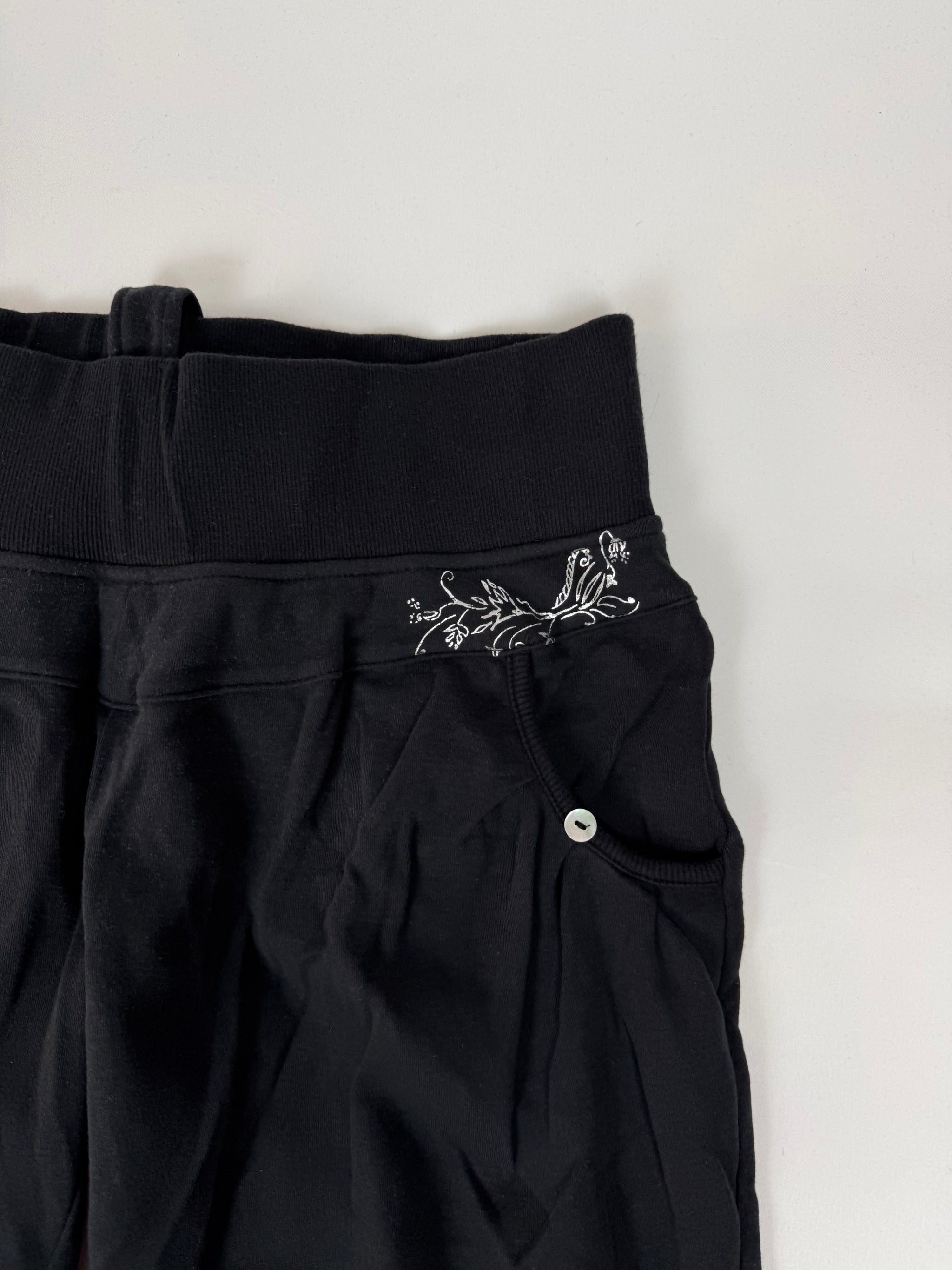 Black cotton capri pants (M)