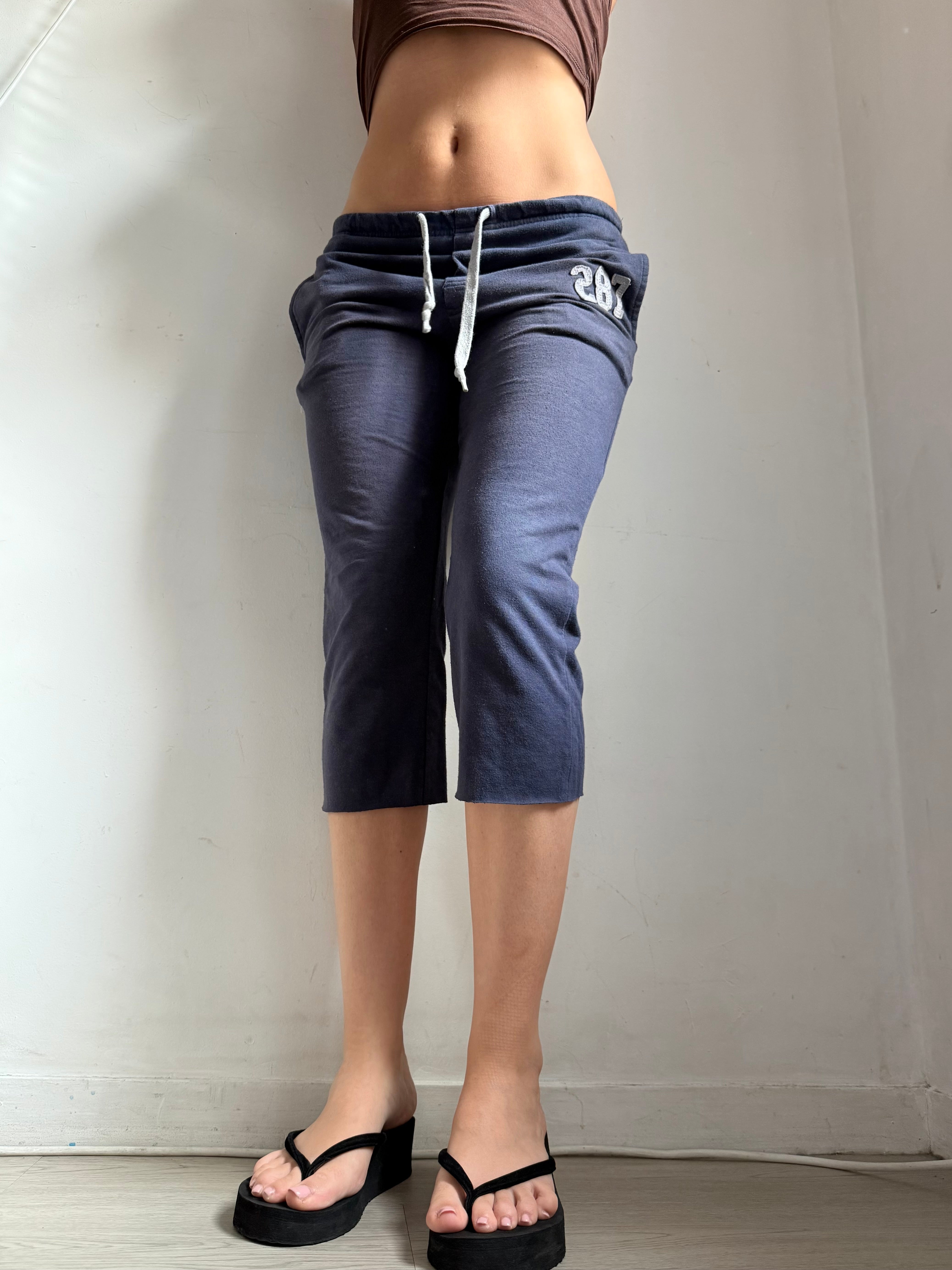 Navy activewear capri pants (XS)