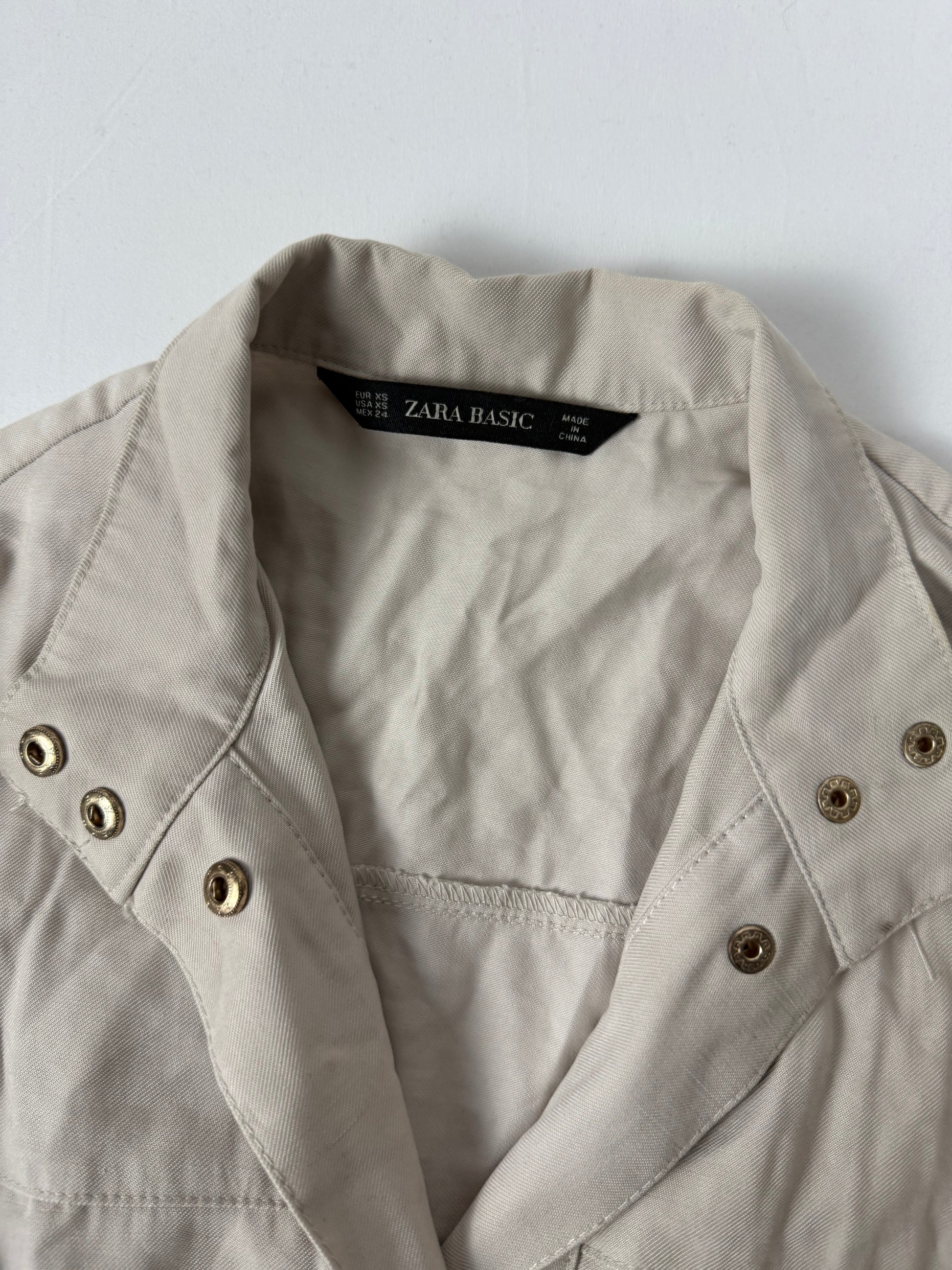 Beige zip up tie up trench jacket (XS)