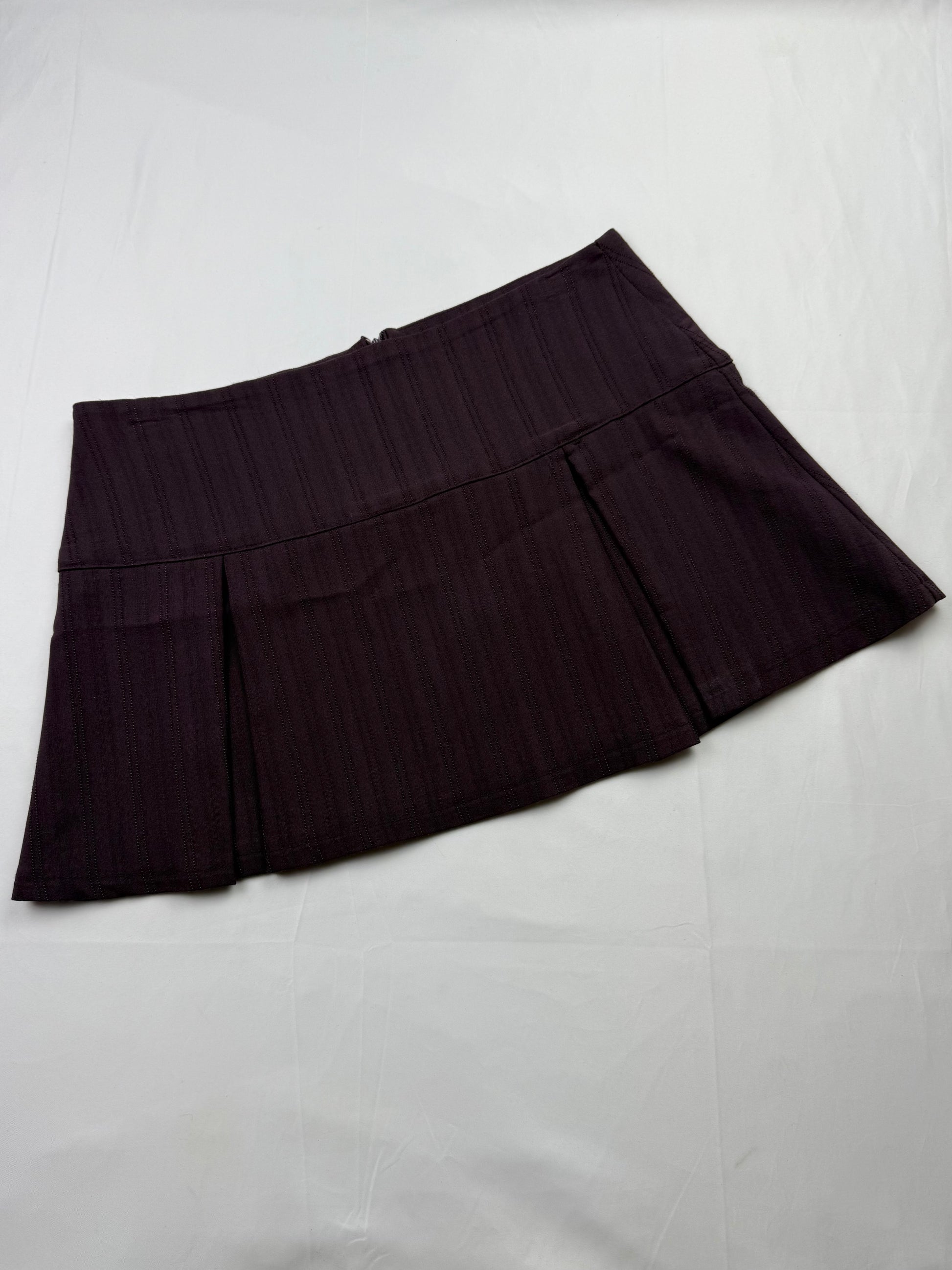Purple low rise pleated mini skirt (M)