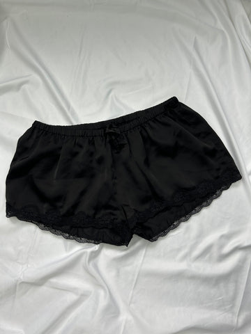 Black (M)
