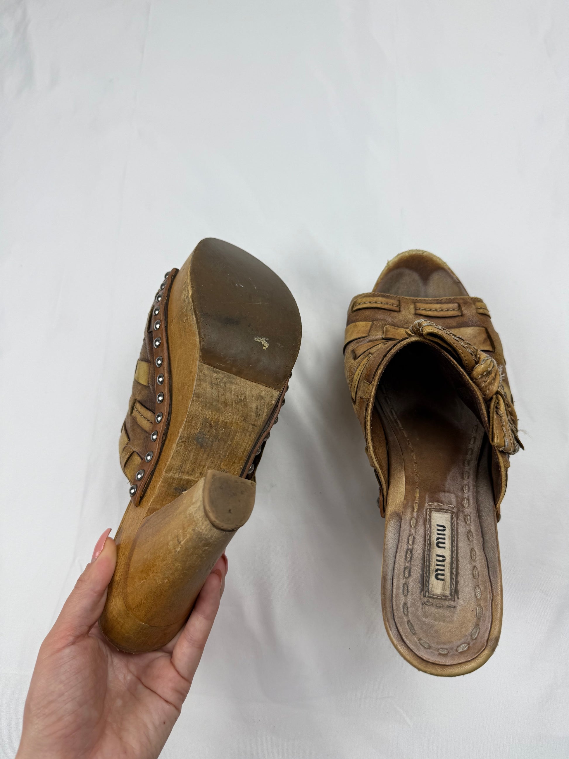Beige real leather bow woods clogs heels mules (38)