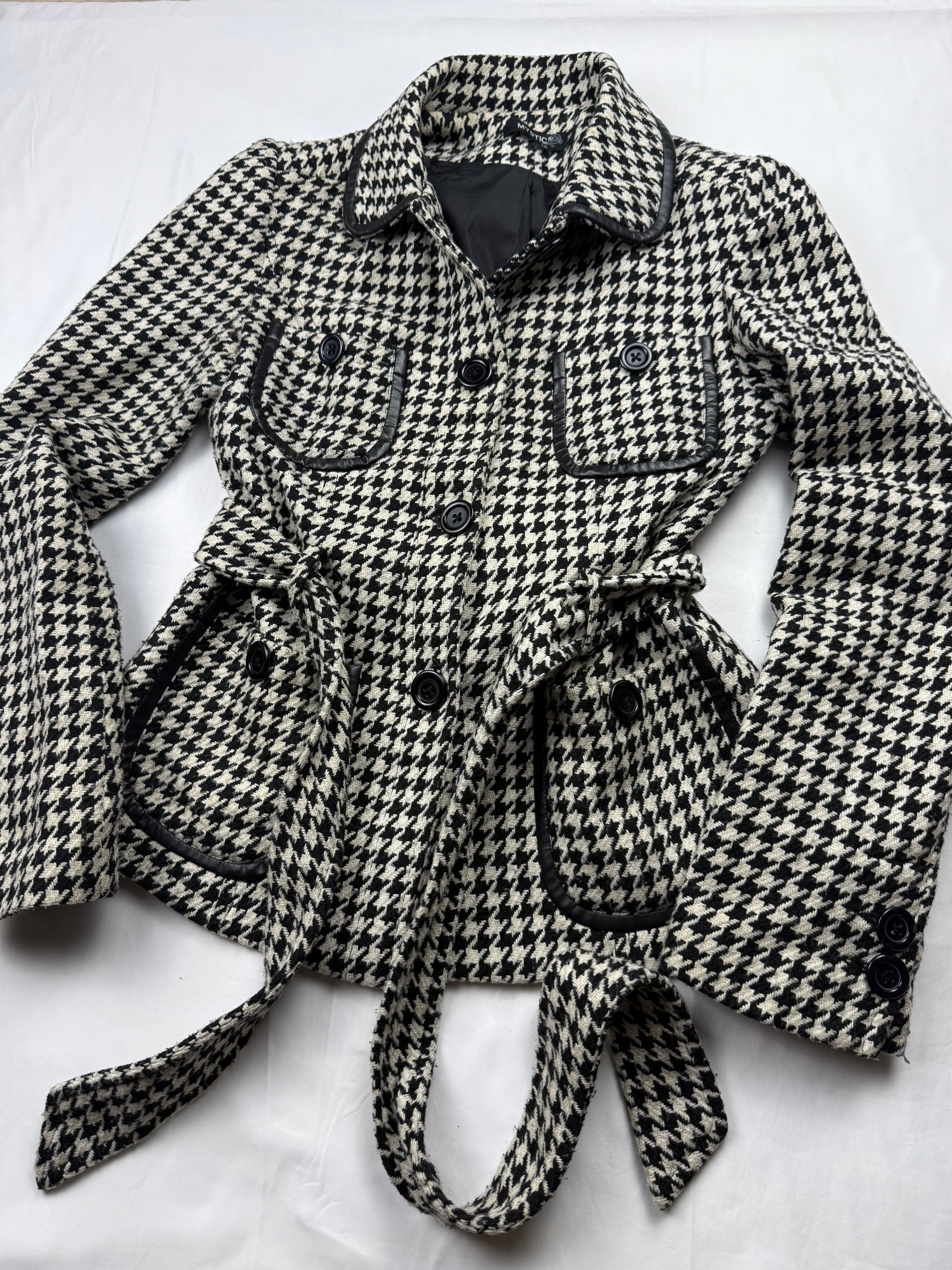 White tight fit trench jacket (S)