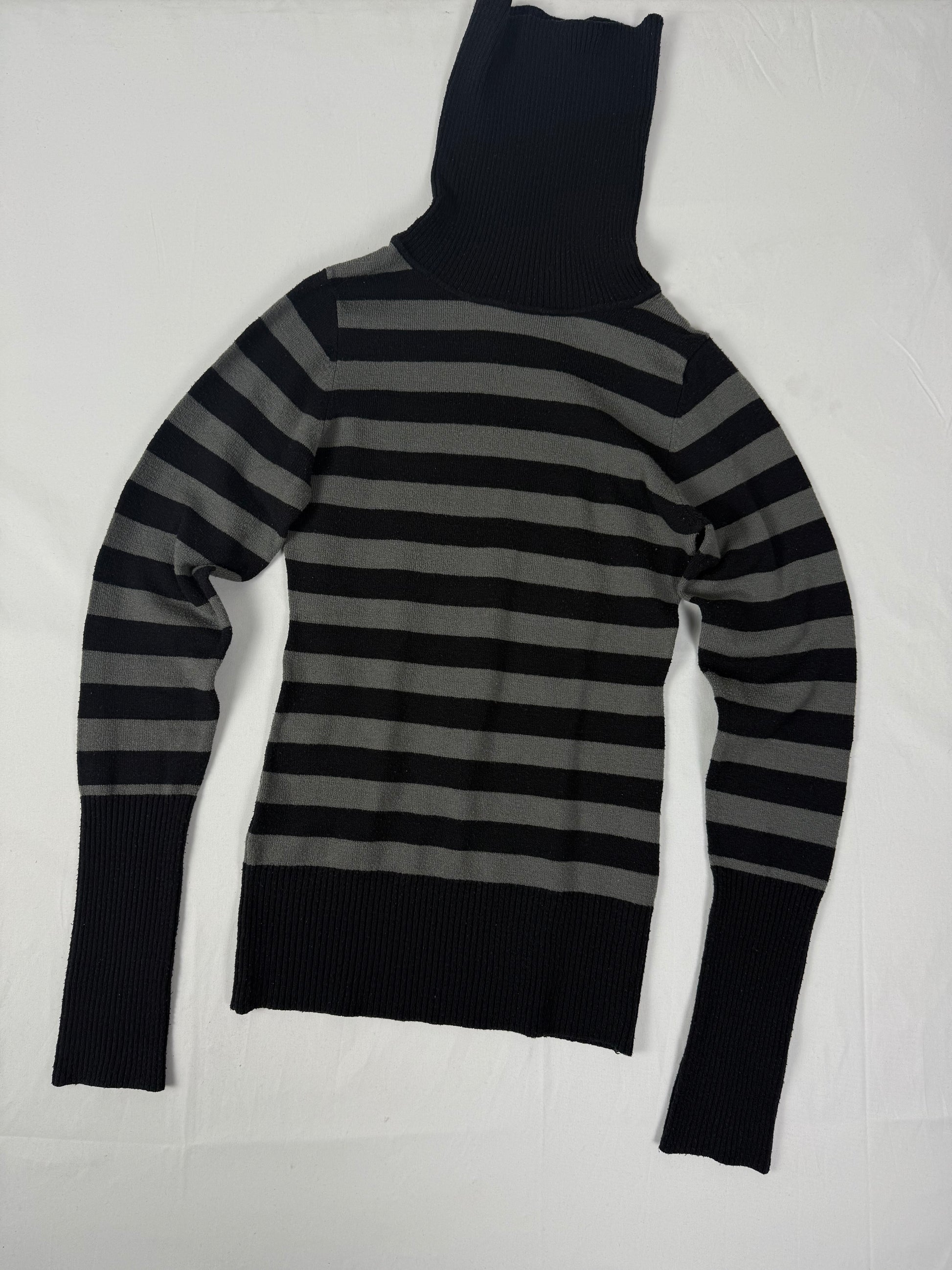 Black striped turtleneck jumper (S/M)
