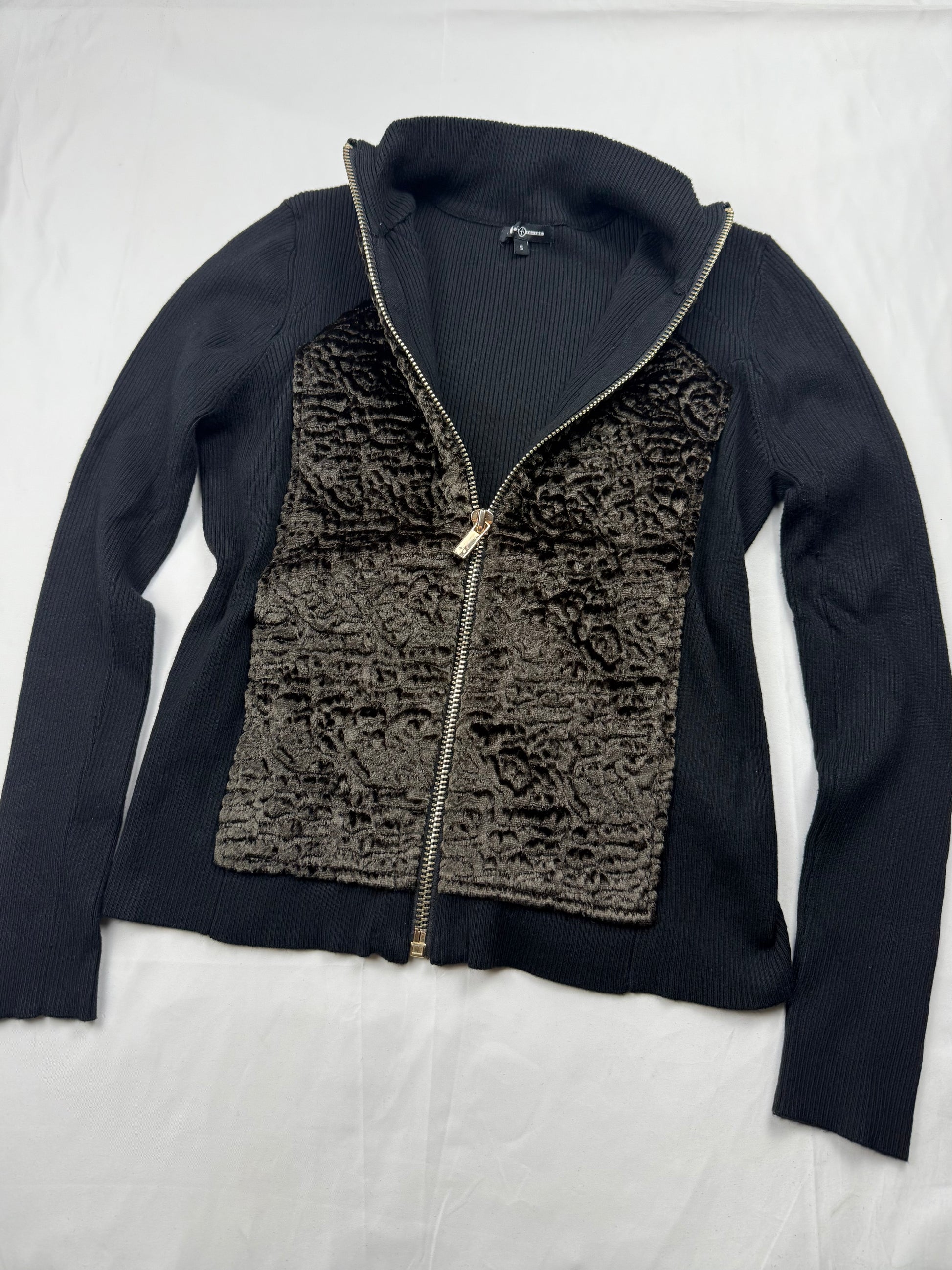 Black golden velvet zip up tight fit jacket (S)