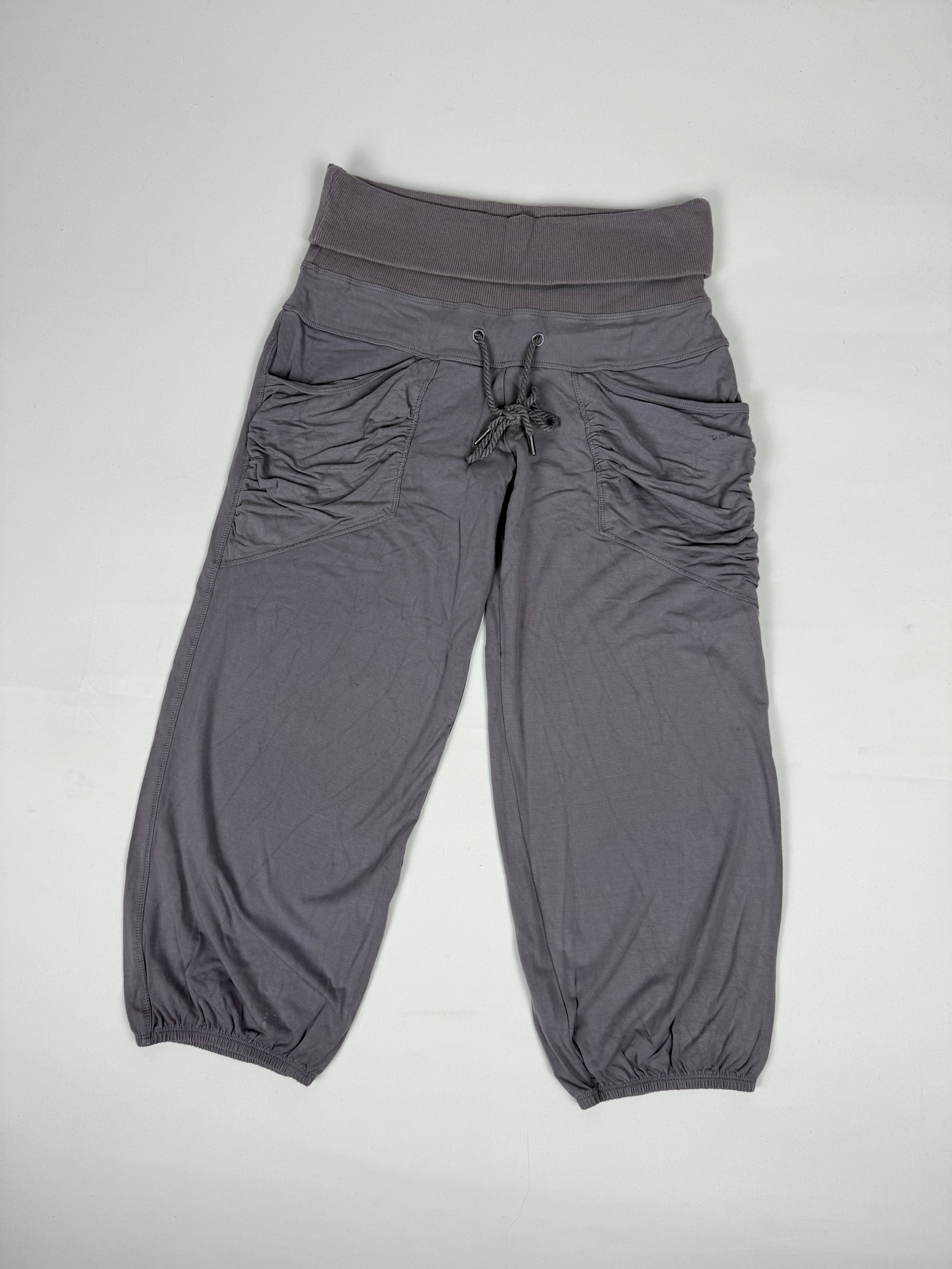 Khaki activewear capri pants (XS)
