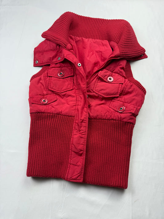Red puffer tight fit sleeveless jacket (S)