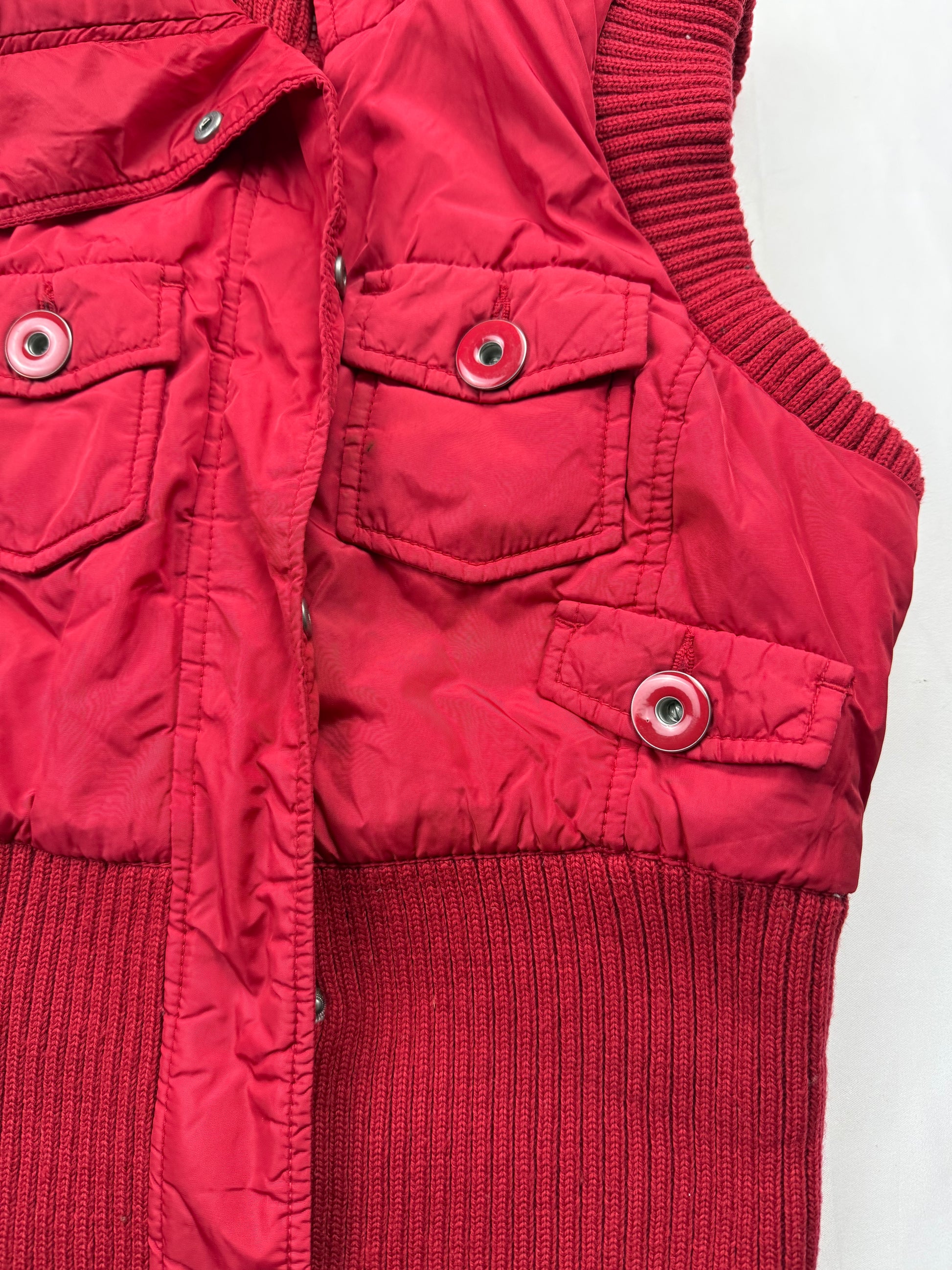Red puffer tight fit sleeveless jacket (S)