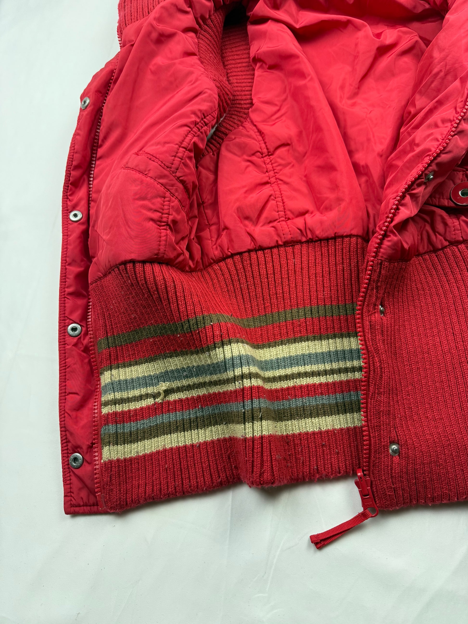 Red puffer tight fit sleeveless jacket (S)