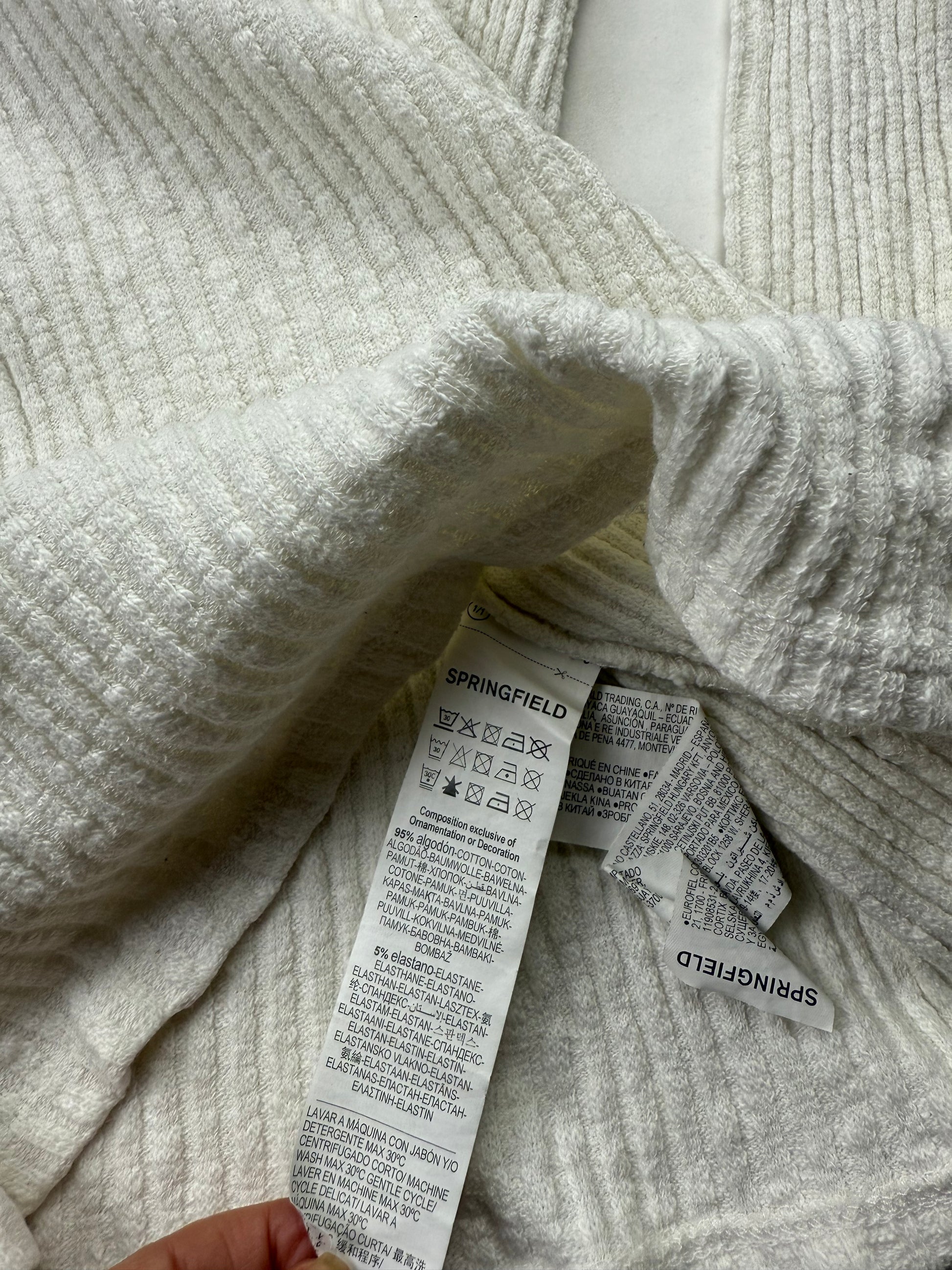 White V neck ribbed jumper (S/M)