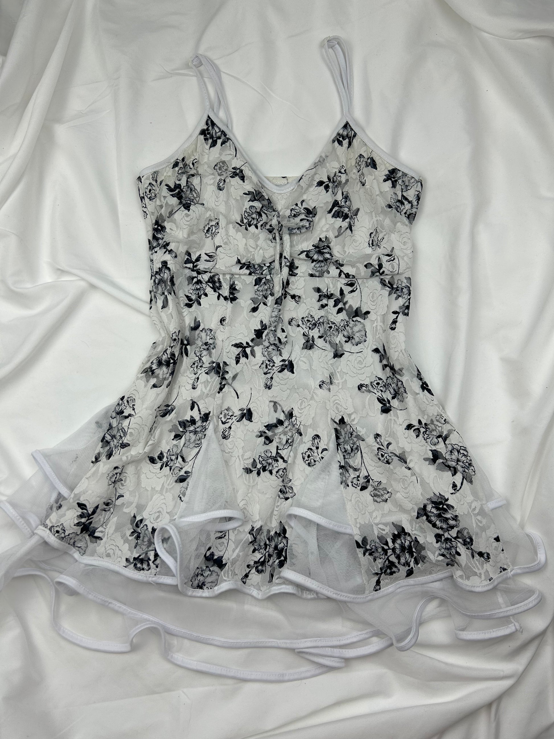 White lace lined floral print mini pleated dress (S/M)