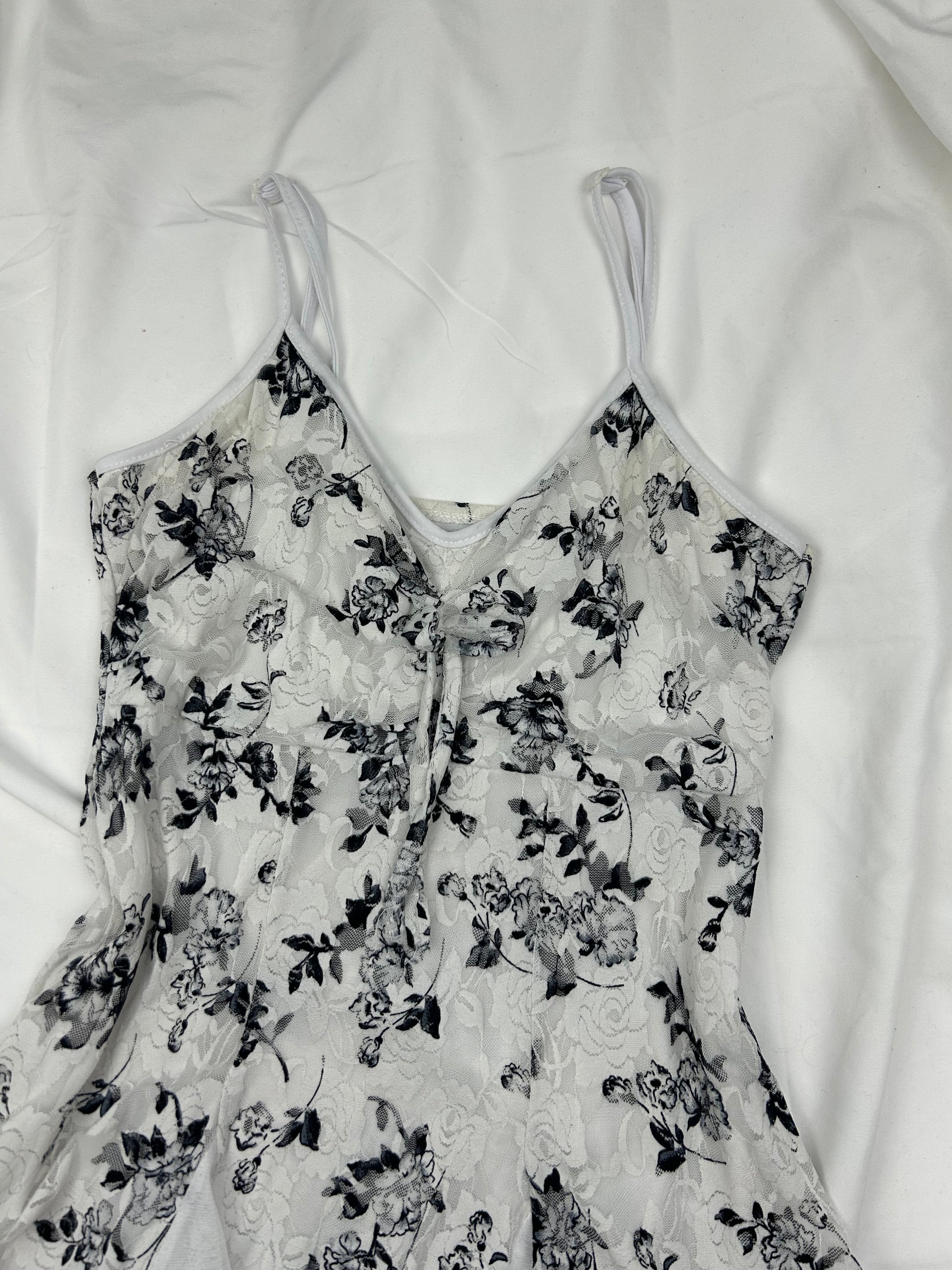 White lace lined floral print mini pleated dress (S/M)