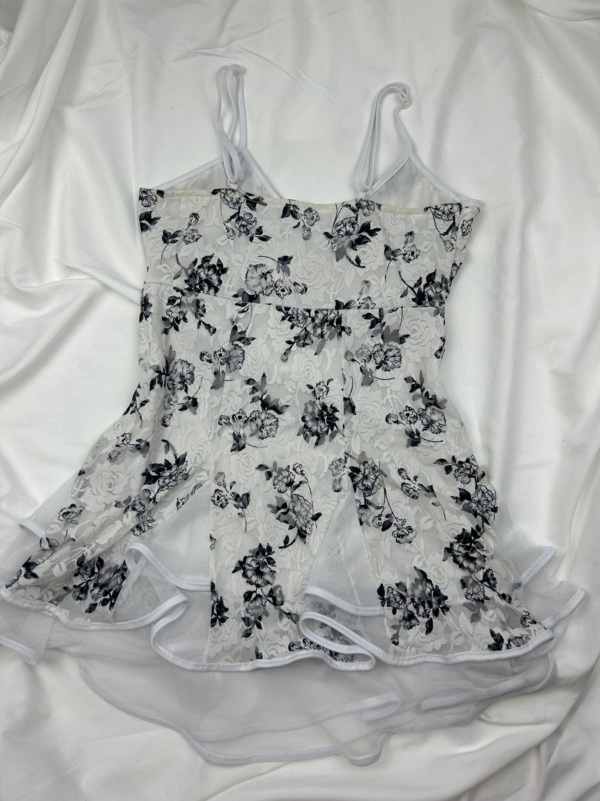 White lace lined floral print mini pleated dress (S/M)
