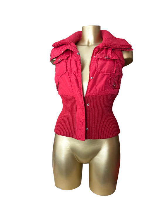 Red puffer tight fit sleeveless jacket (S)