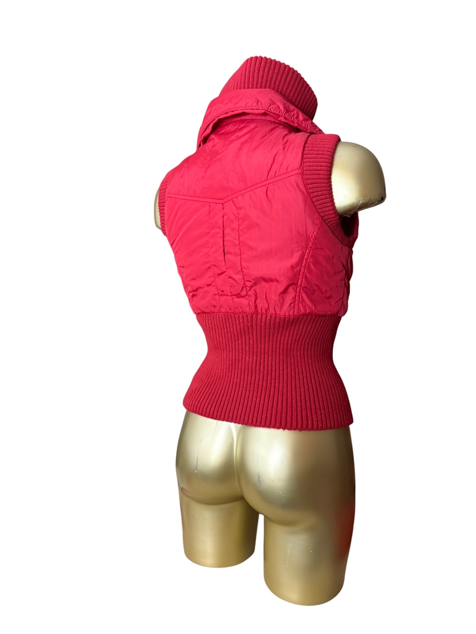 Red puffer tight fit sleeveless jacket (S)