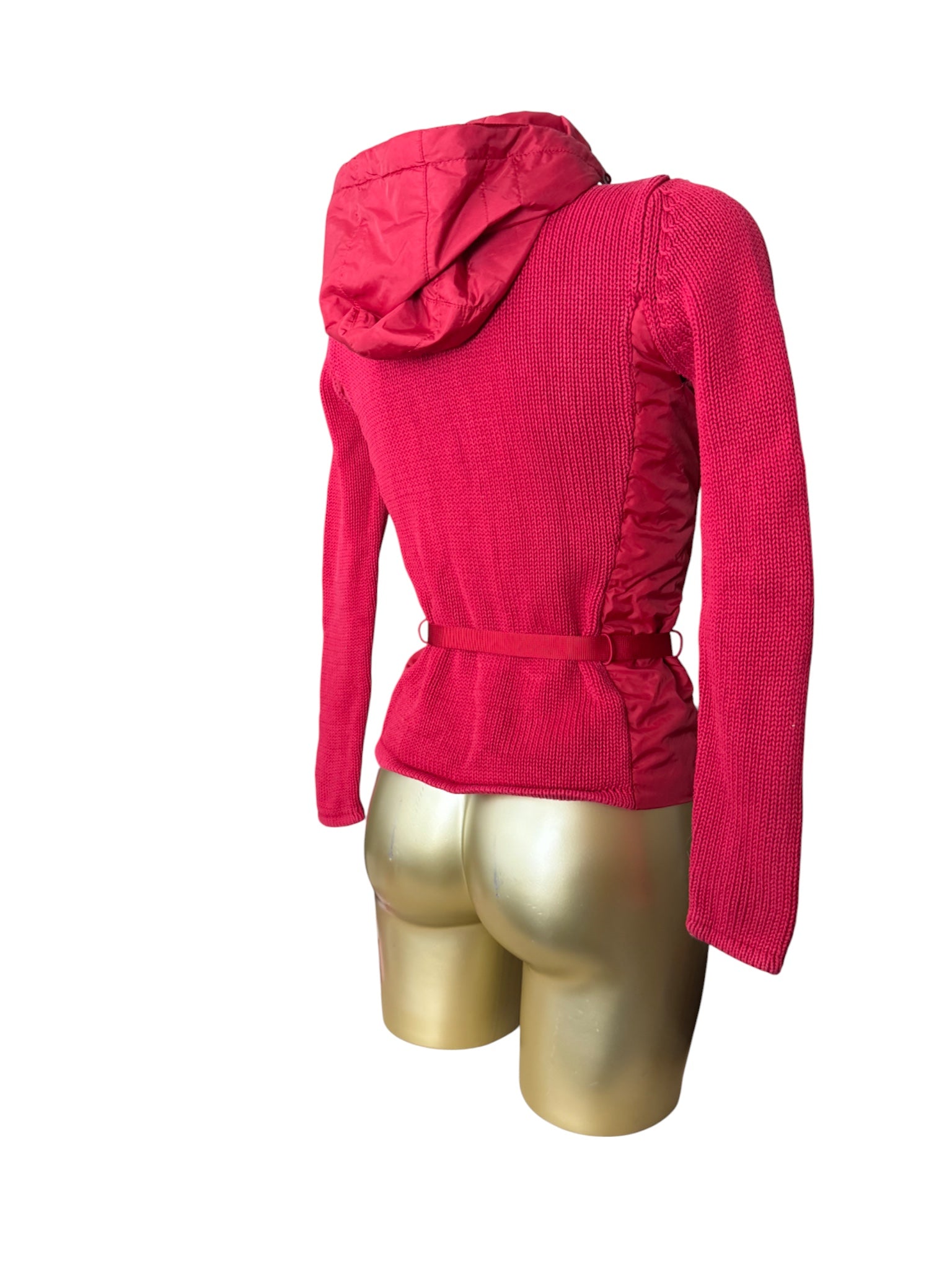 Red knitted tight fit hooded jumper with belt (S)