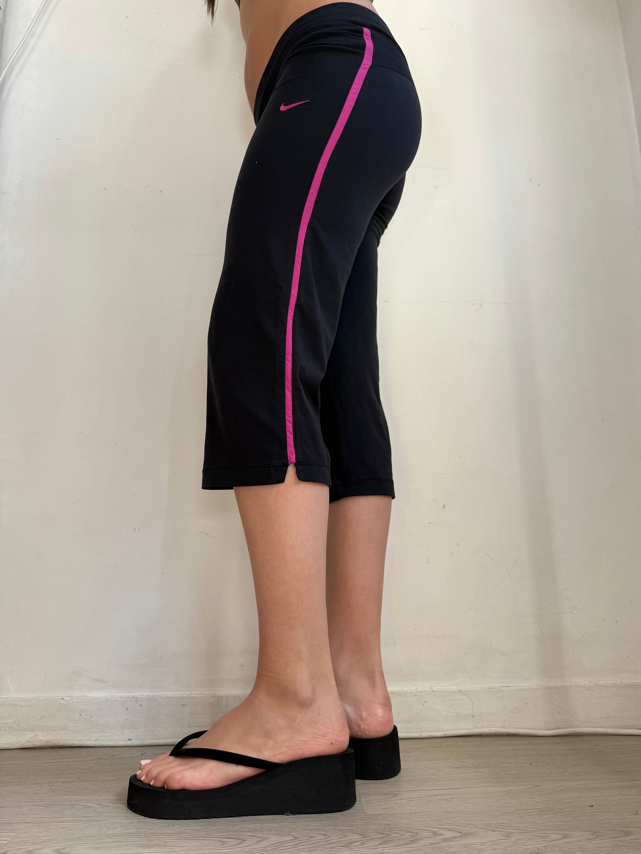 Black stretchy activewear capri pants (XS/S)