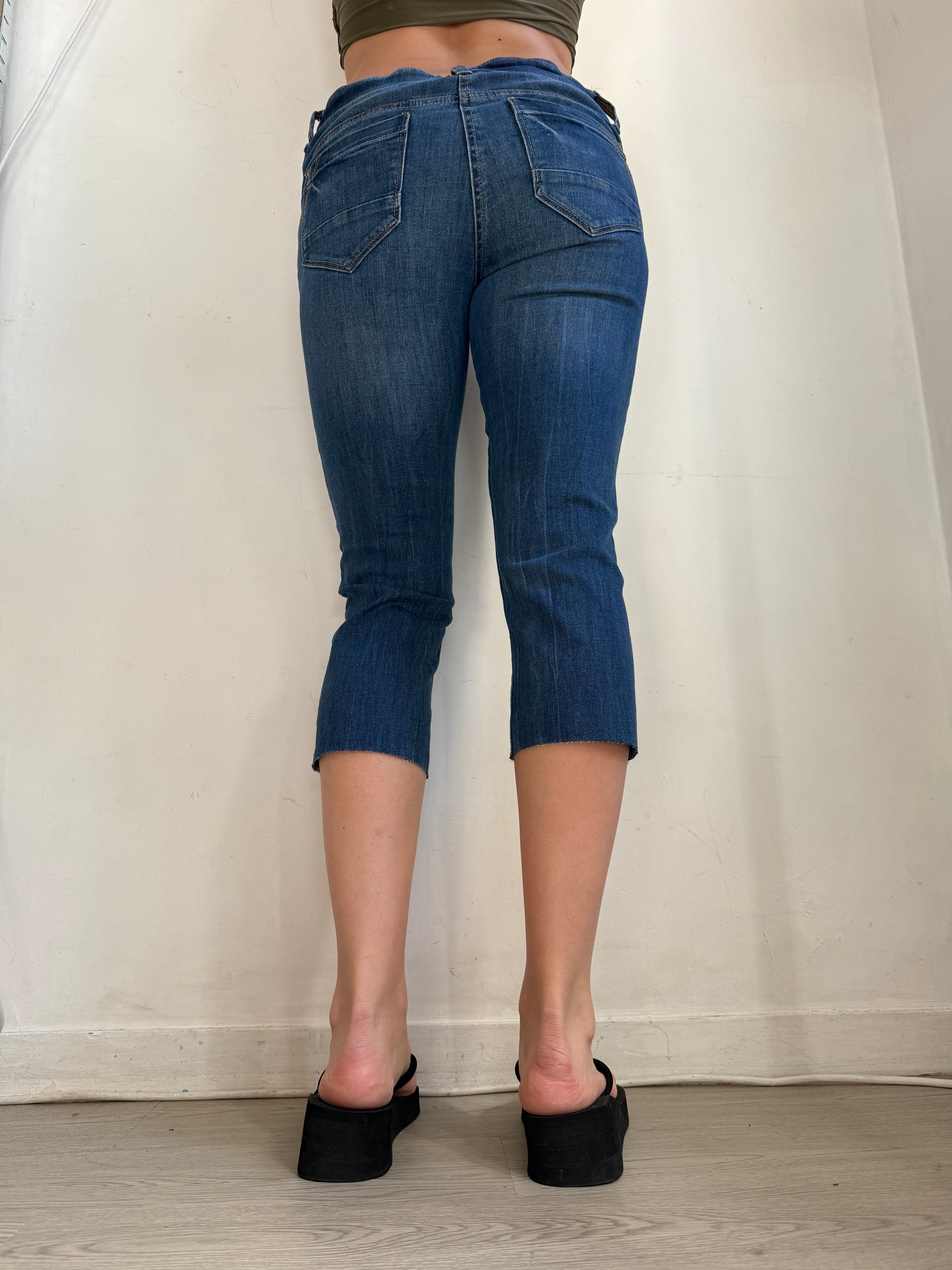 Blue denim low rise capri pants (S/M)