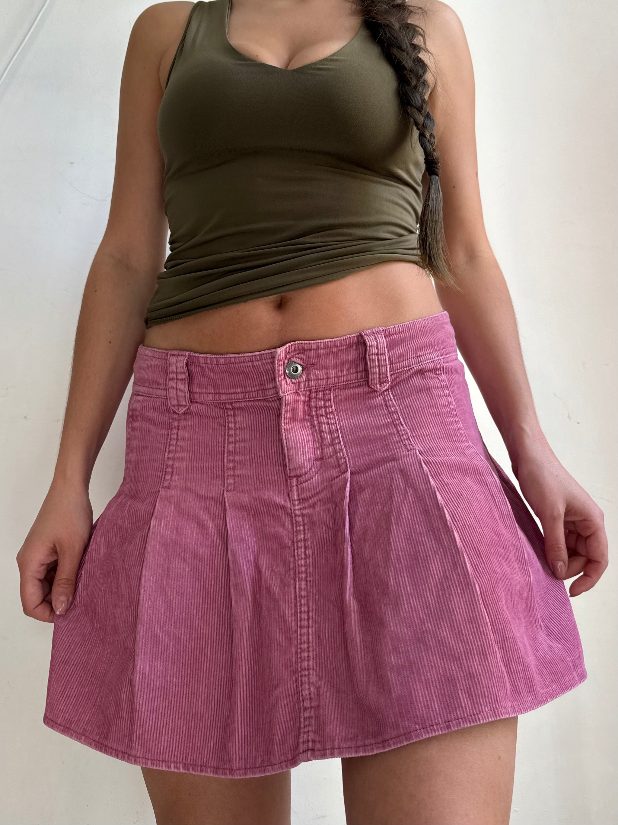 Pink ribbed denim pleated low rise mini skirt (M/L)