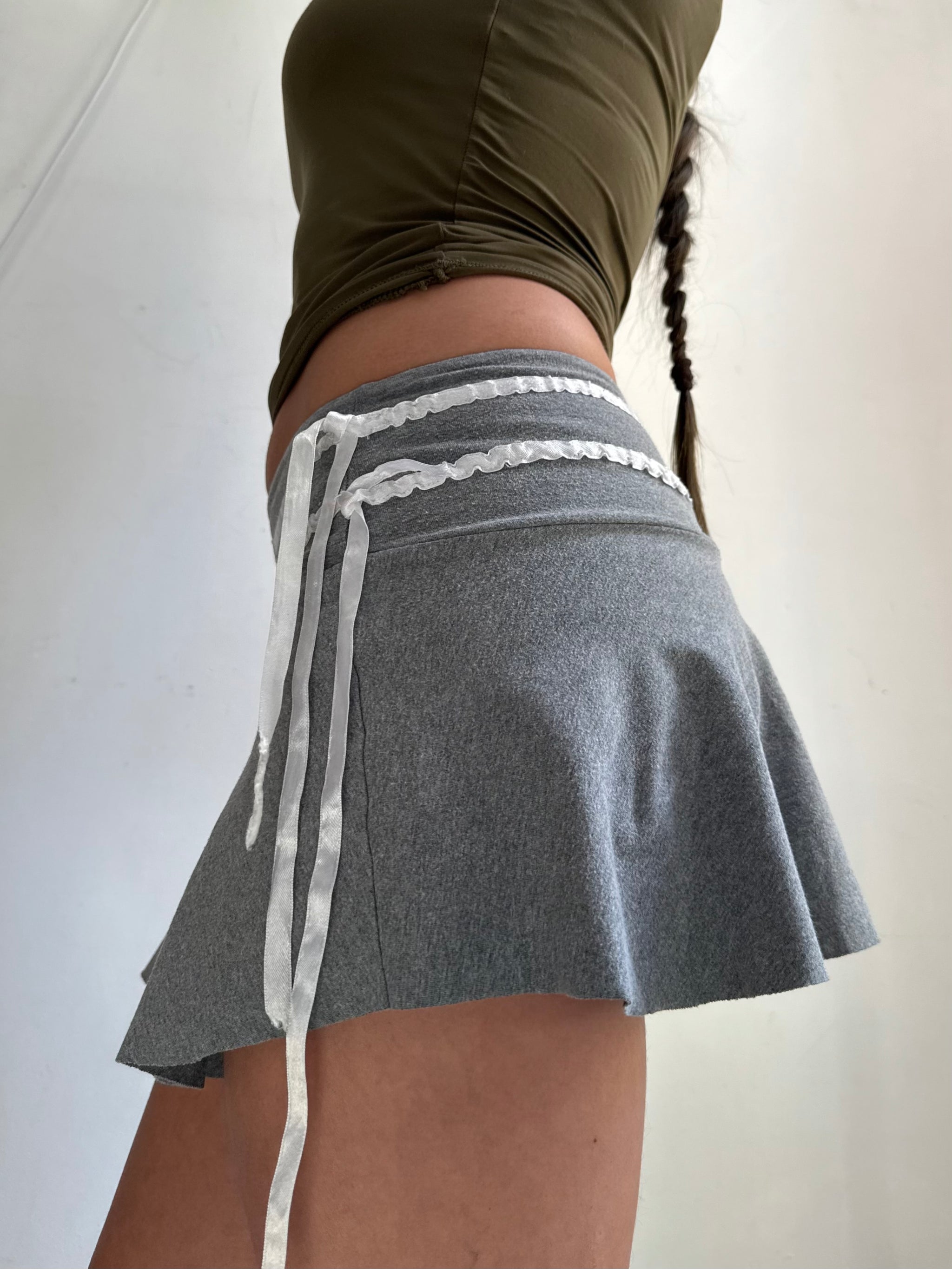 Grey coquette pleated low rise mini skirt (S/M)