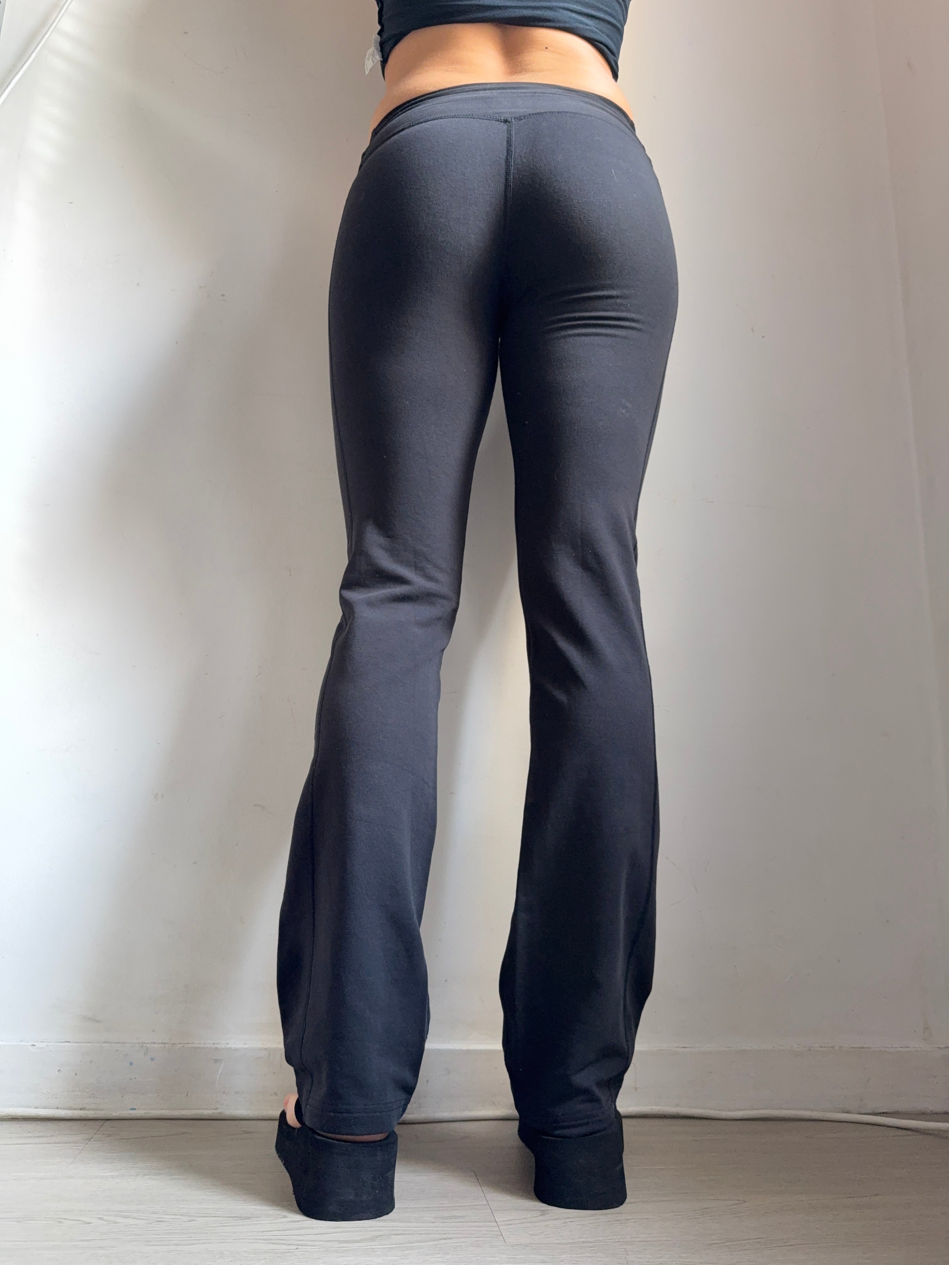 Black flared activewear pants (XS)