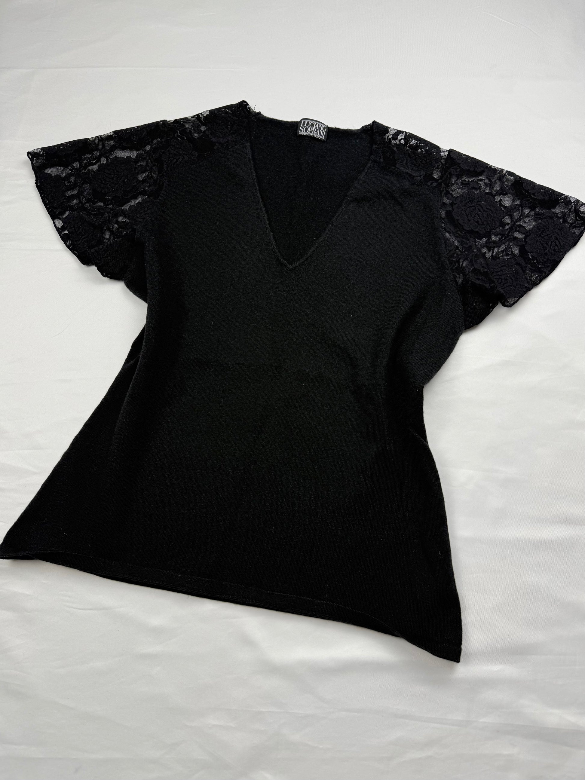 Black lace sleeves tight fit tee (M)