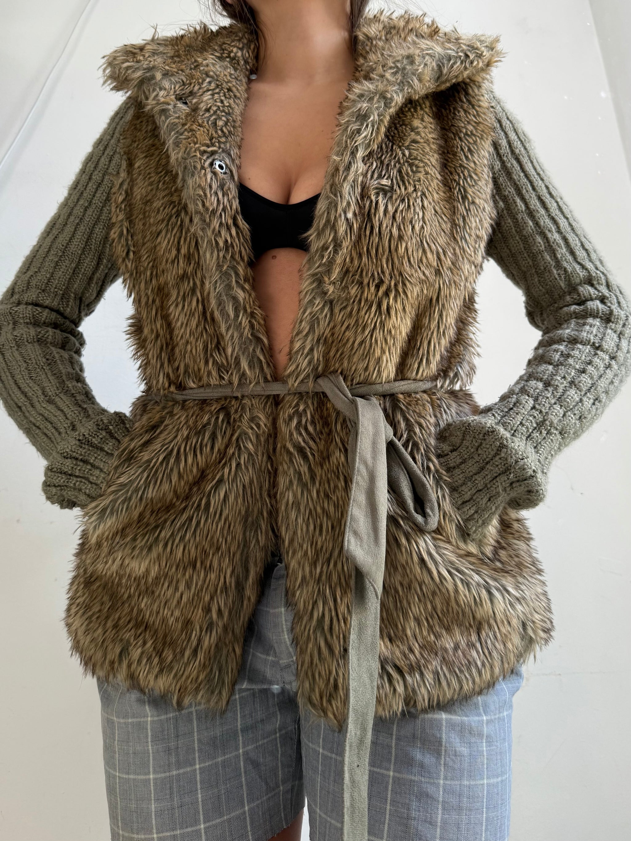 Khaki faux fur knitted jacket (M)