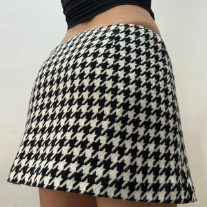 Black & white houndstooth low rise office mini skirt (S)