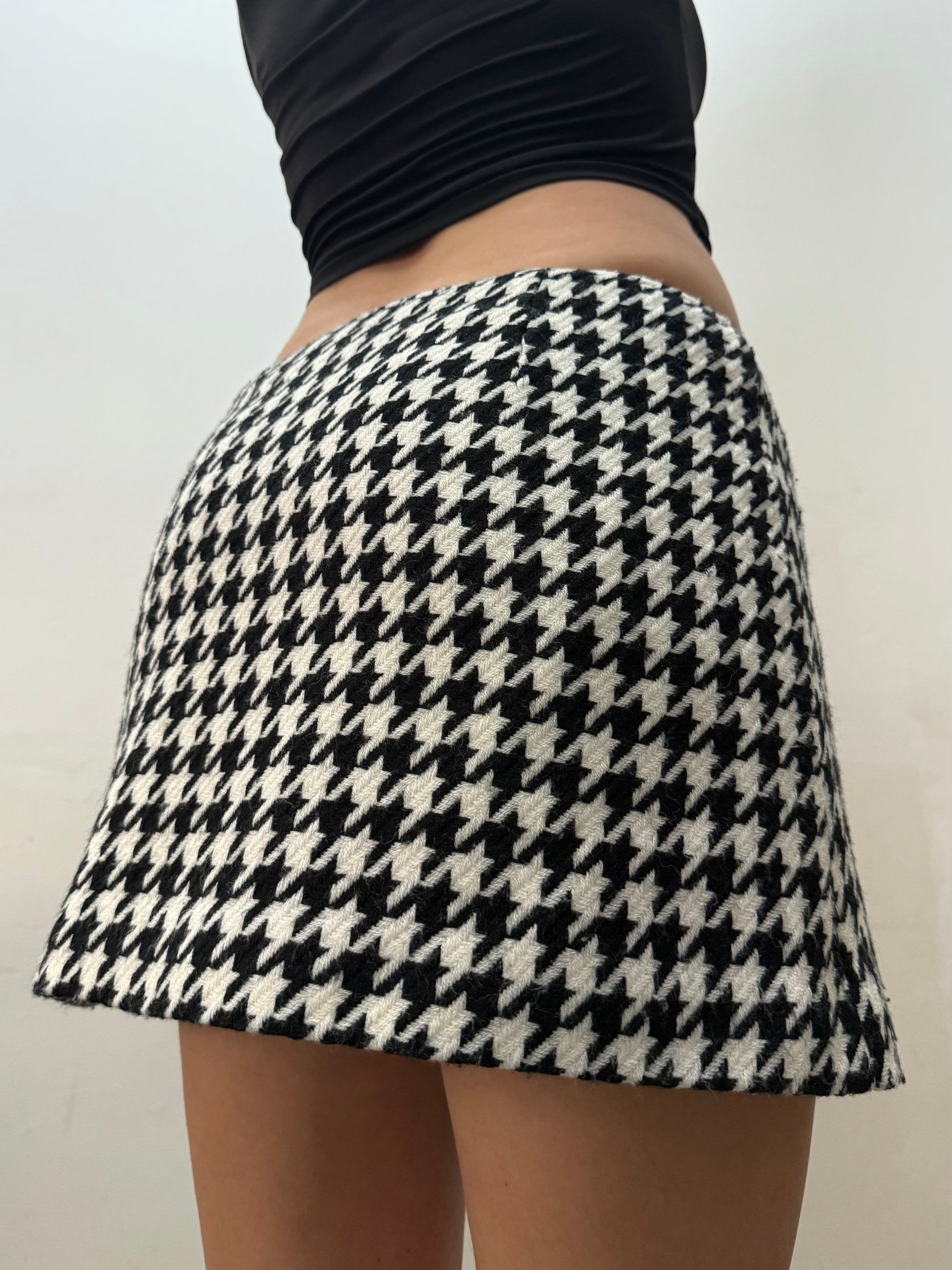 Black & white houndstooth low rise office mini skirt (S)