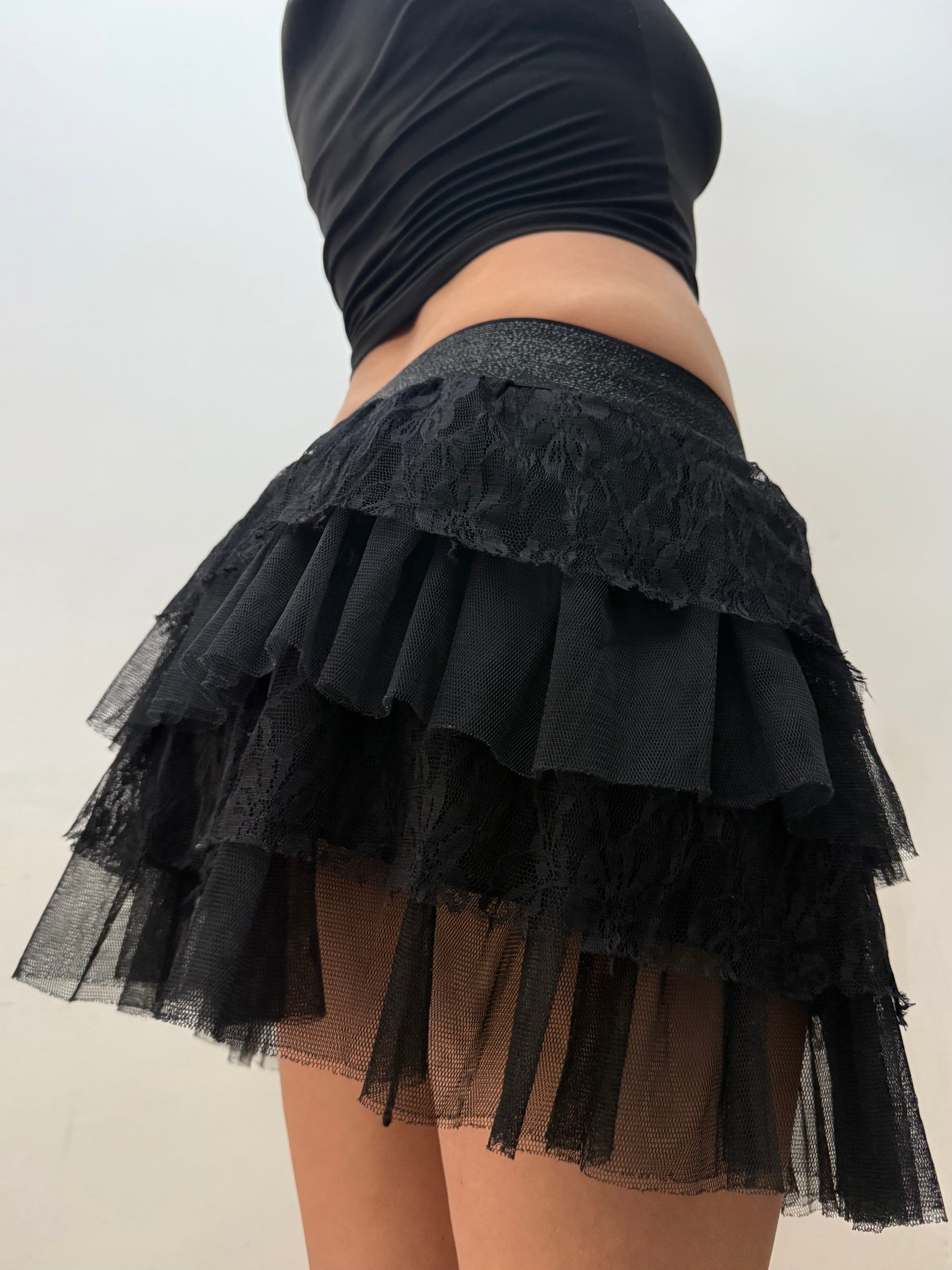 Black mesh pleated low rise mini skirt (XS)