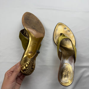 Gold & khaki fur thong kitten heels mules (40)