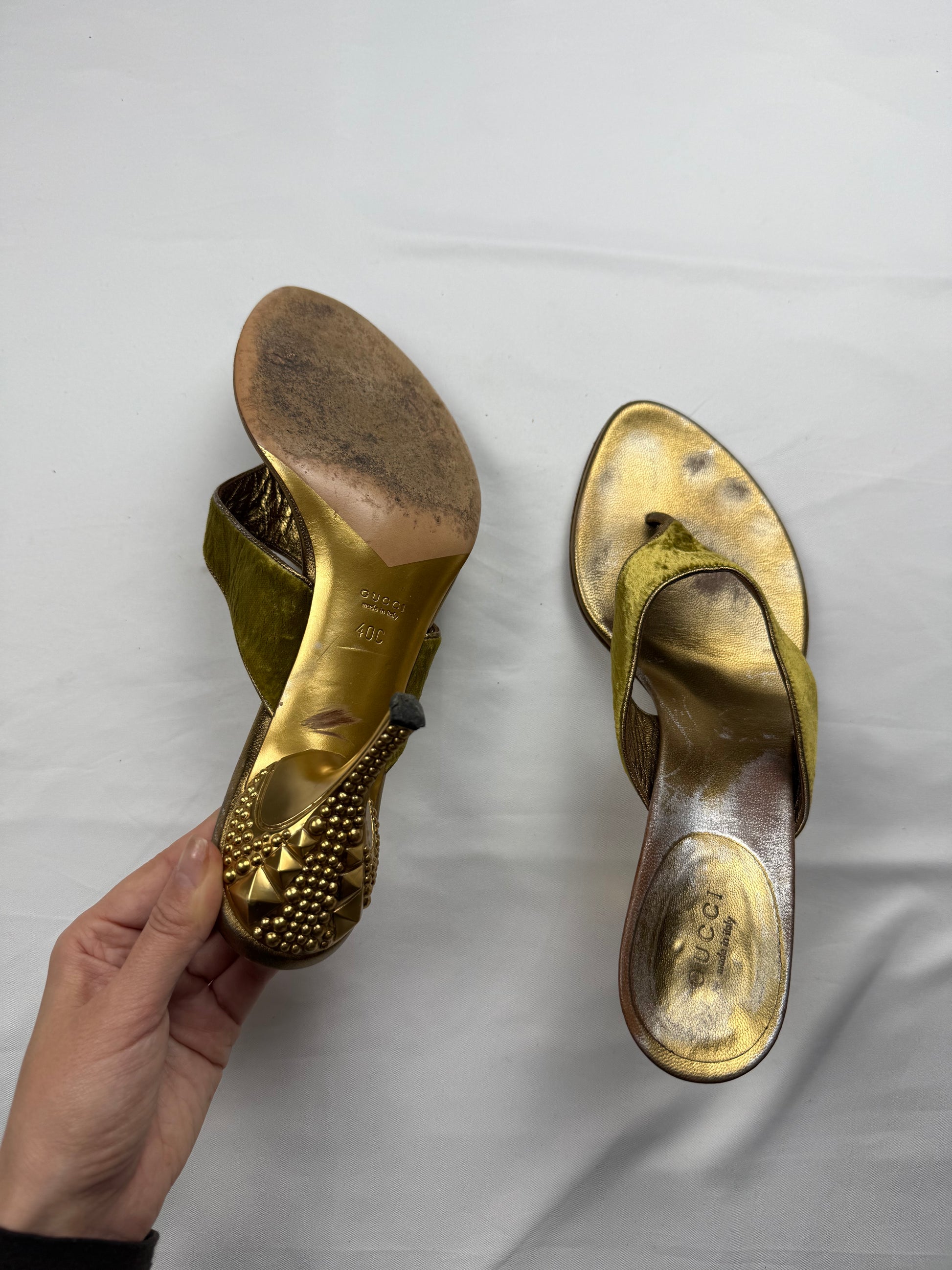 Gold & khaki fur thong kitten heels mules (40)