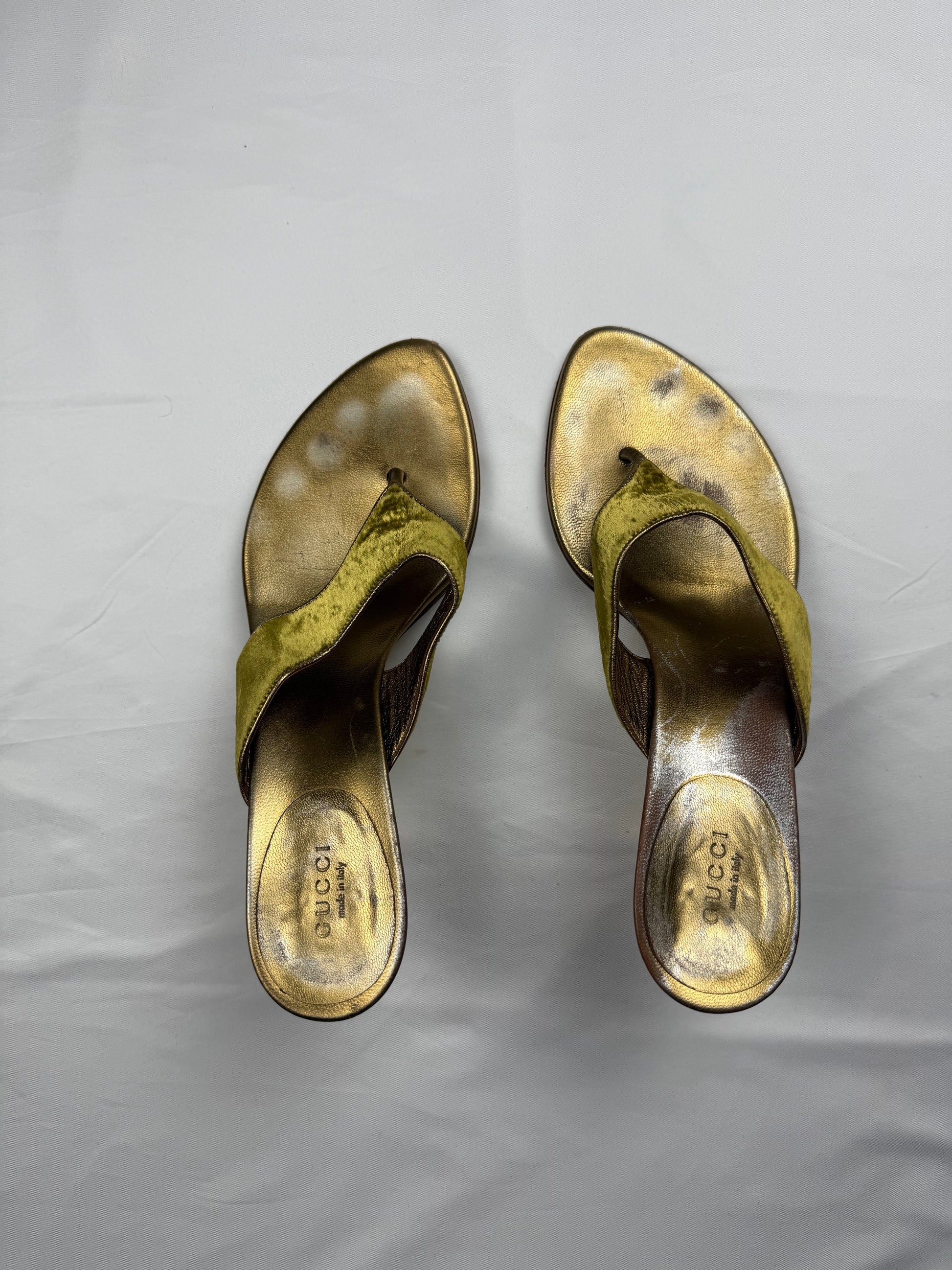 Gold & khaki fur thong kitten heels mules (40)