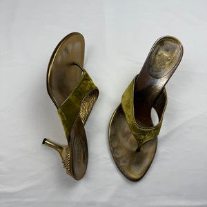 Gold & khaki fur thong kitten heels mules (40)