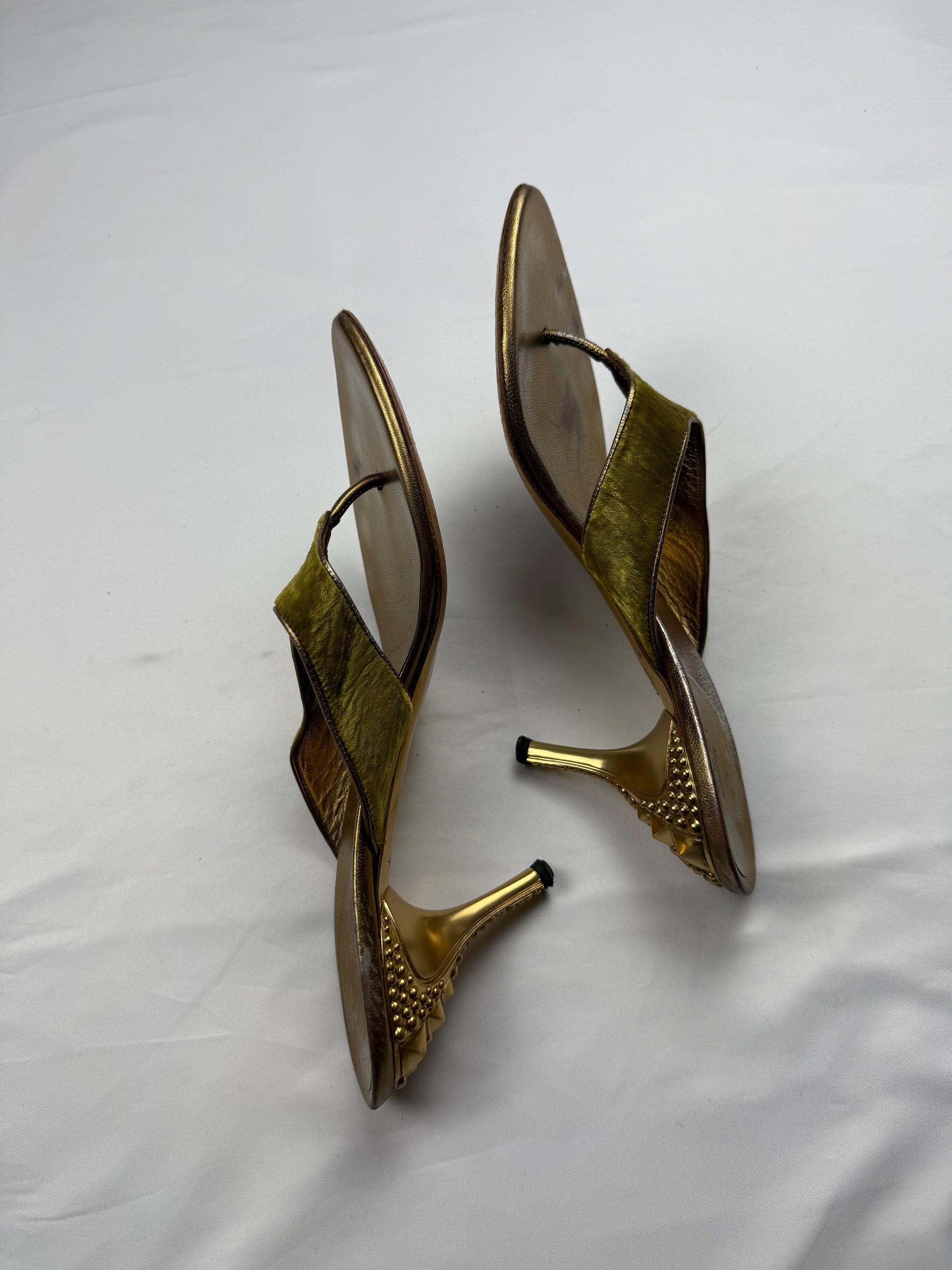Gold & khaki fur thong kitten heels mules (40)