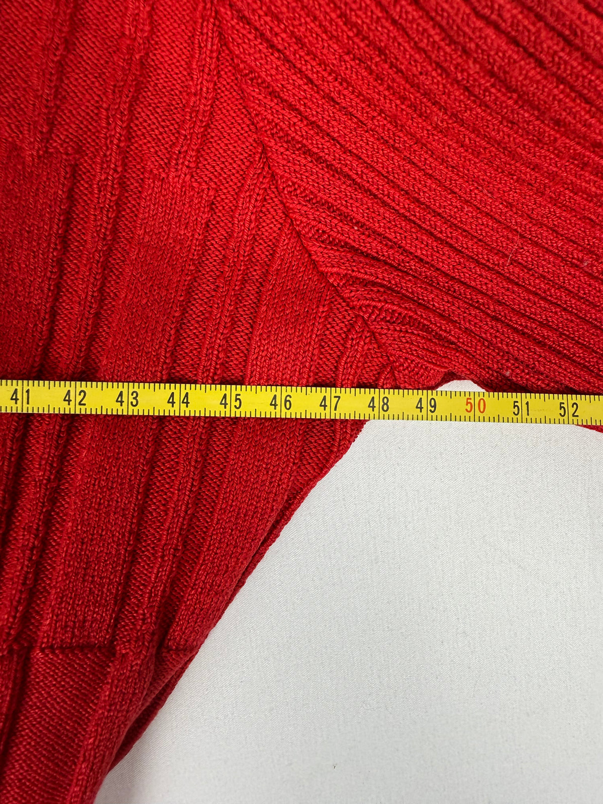 Pull côtelé rouge avec ceinture (L)