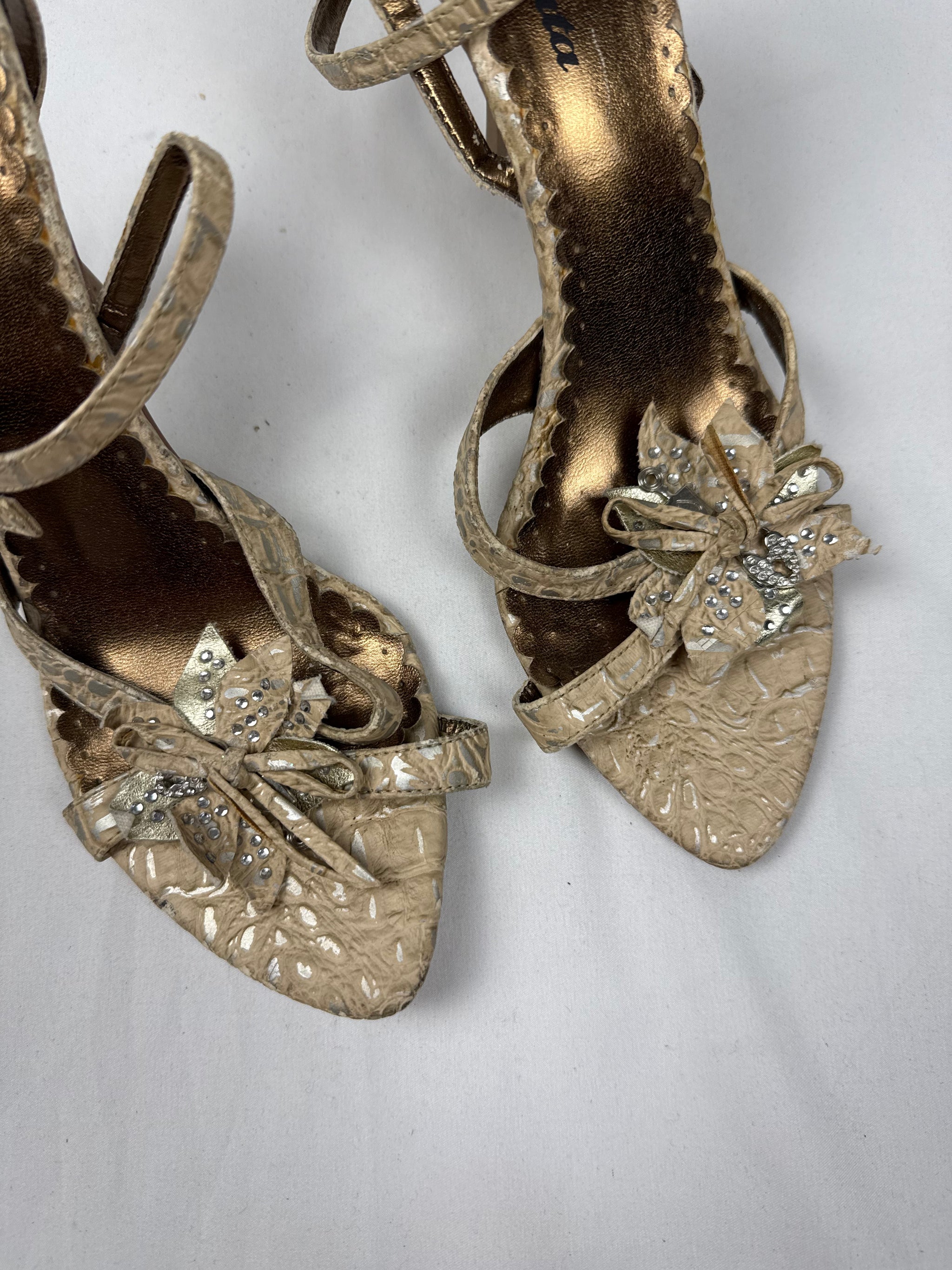 Beige flower appliquée heels (40)