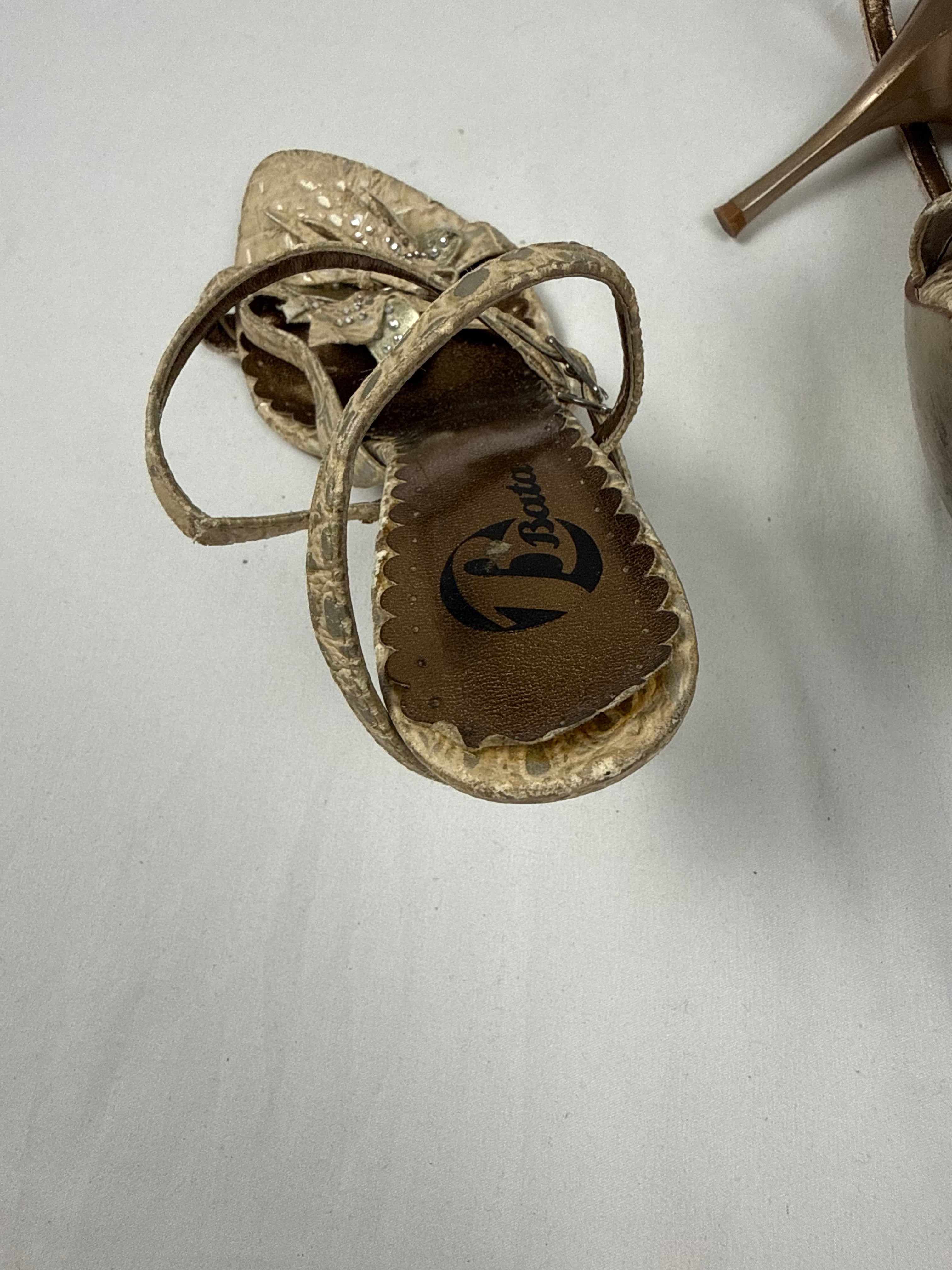 Beige flower appliquée heels (40)