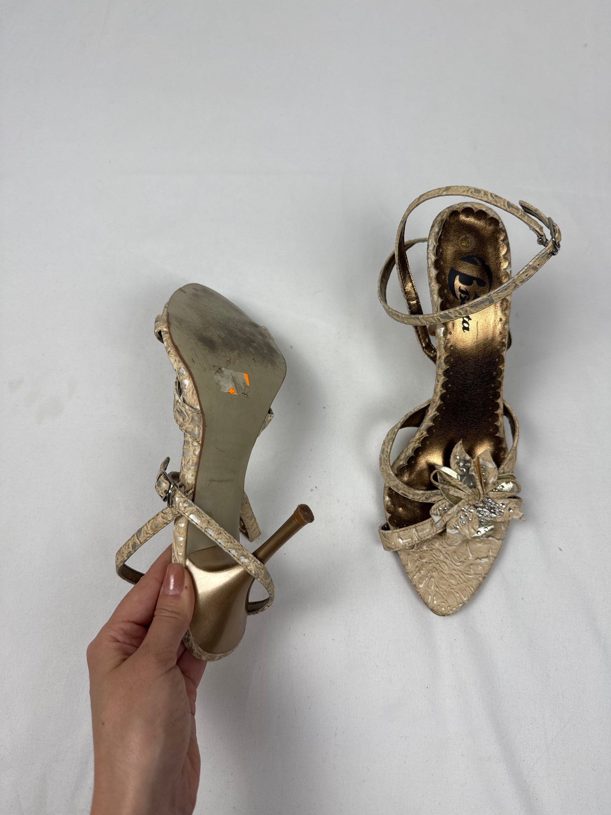 Beige flower appliquée heels (40)